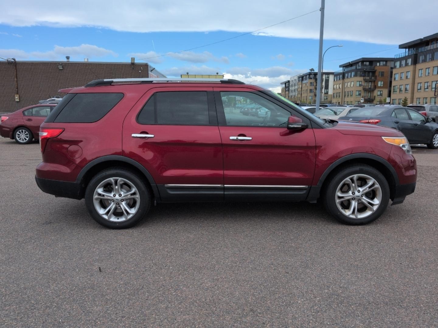 2014 RED Ford Explorer Limited (1FM5K8F8XEG) with an V6, 3.5L engine, Automatic transmission, located at 10890 W. Colfax Ave., Lakewood, CO, 80215, (303) 274-7692, 39.739914, -105.120132- Photo#3