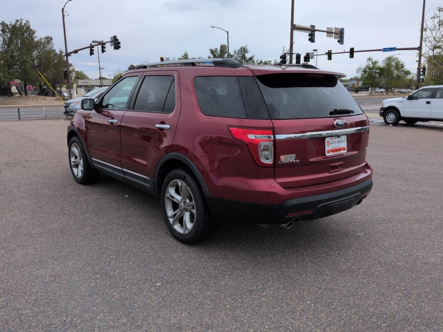 2014 RED Ford Explorer Limited (1FM5K8F8XEG) with an V6, 3.5L engine, Automatic transmission, located at 10890 W. Colfax Ave., Lakewood, CO, 80215, (303) 274-7692, 39.739914, -105.120132- Photo#6