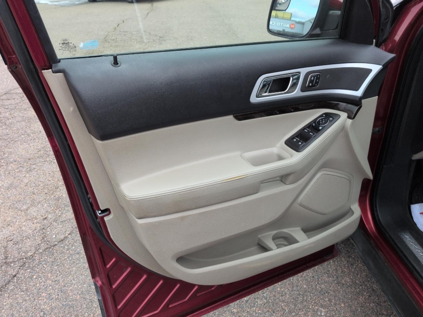 2014 RED Ford Explorer Limited (1FM5K8F8XEG) with an V6, 3.5L engine, Automatic transmission, located at 10890 W. Colfax Ave., Lakewood, CO, 80215, (303) 274-7692, 39.739914, -105.120132- Photo#8