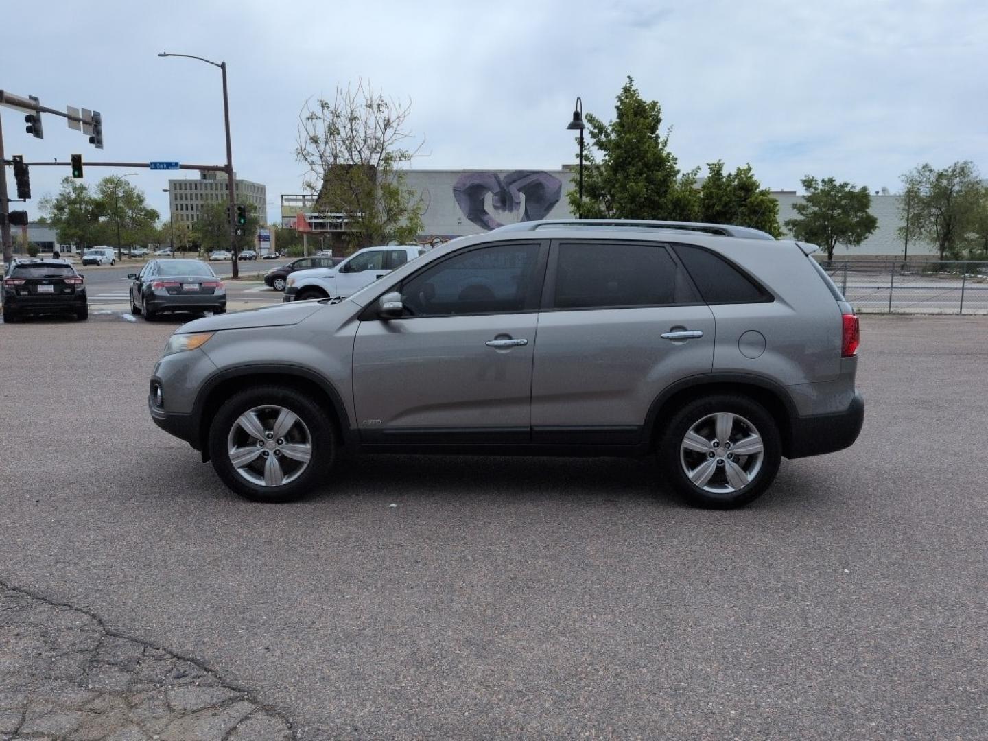 2012 SILVER Kia Sorento EX V6 4WD (5XYKUDA29CG) with an V6, 3.5L engine, Automatic transmission, located at 10890 W. Colfax Ave., Lakewood, CO, 80215, (303) 274-7692, 39.739914, -105.120132 - Photo#7
