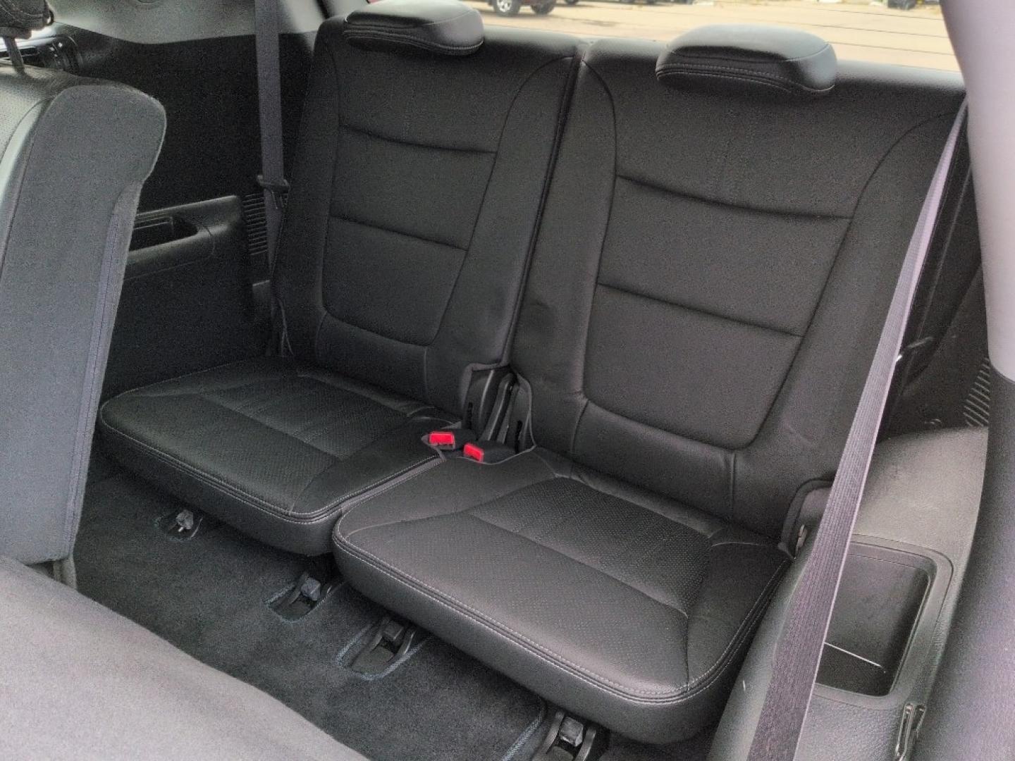 2012 SILVER Kia Sorento EX V6 4WD (5XYKUDA29CG) with an V6, 3.5L engine, Automatic transmission, located at 10890 W. Colfax Ave., Lakewood, CO, 80215, (303) 274-7692, 39.739914, -105.120132 - Photo#17