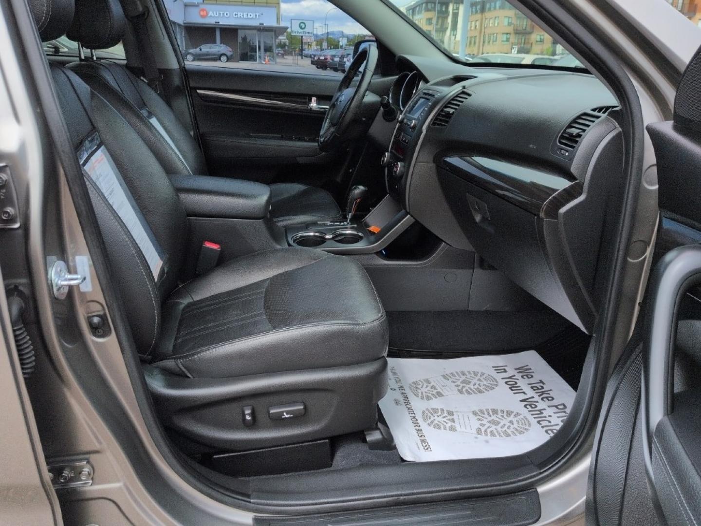2012 SILVER Kia Sorento EX V6 4WD (5XYKUDA29CG) with an V6, 3.5L engine, Automatic transmission, located at 10890 W. Colfax Ave., Lakewood, CO, 80215, (303) 274-7692, 39.739914, -105.120132 - Photo#19