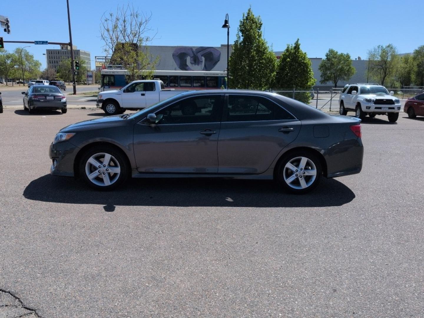 2012 GRAY Toyota Camry SE (4T1BF1FK0CU) with an 4 Cyl, 2.5L engine, Automatic transmission, located at 10890 W. Colfax Ave., Lakewood, CO, 80215, (303) 274-7692, 39.739914, -105.120132 - Photo#7