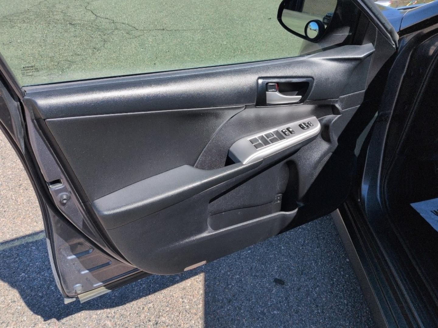 2012 GRAY Toyota Camry SE (4T1BF1FK0CU) with an 4 Cyl, 2.5L engine, Automatic transmission, located at 10890 W. Colfax Ave., Lakewood, CO, 80215, (303) 274-7692, 39.739914, -105.120132 - Photo#8