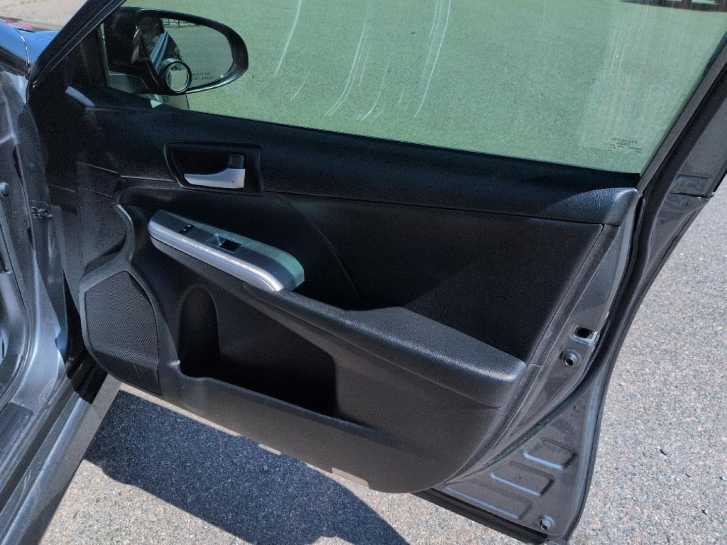 2012 GRAY Toyota Camry SE (4T1BF1FK0CU) with an 4 Cyl, 2.5L engine, Automatic transmission, located at 10890 W. Colfax Ave., Lakewood, CO, 80215, (303) 274-7692, 39.739914, -105.120132 - Photo#18