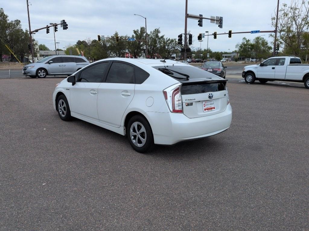 2013 WHITE Toyota Prius PRIUS III (JTDKN3DUXD5) with an 4 Cyl, 1.8L engine, Automatic transmission, located at 10890 W. Colfax Ave., Lakewood, CO, 80215, (303) 274-7692, 39.739914, -105.120132- Photo#6