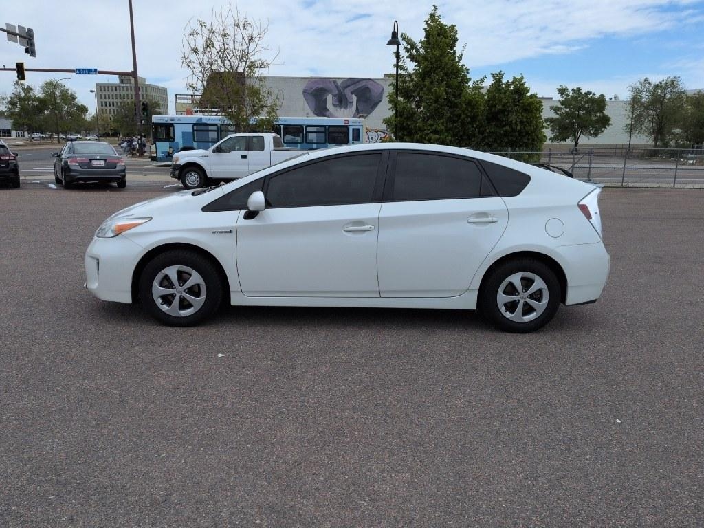 2013 WHITE Toyota Prius PRIUS III (JTDKN3DUXD5) with an 4 Cyl, 1.8L engine, Automatic transmission, located at 10890 W. Colfax Ave., Lakewood, CO, 80215, (303) 274-7692, 39.739914, -105.120132- Photo#7