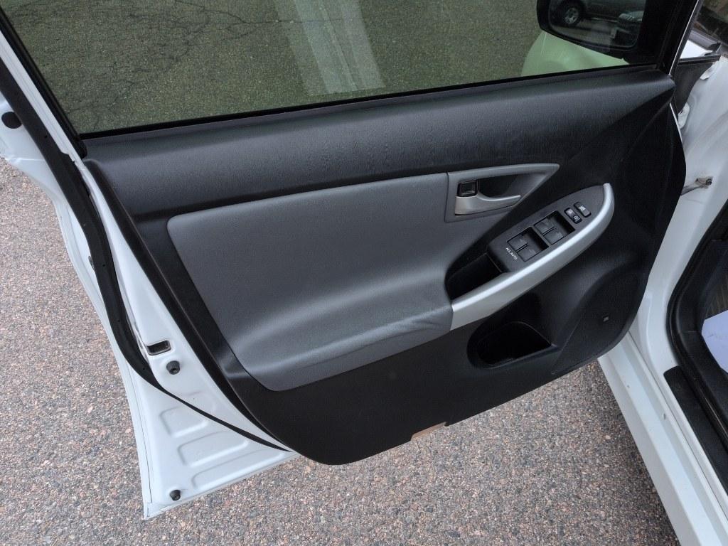 2013 WHITE Toyota Prius PRIUS III (JTDKN3DUXD5) with an 4 Cyl, 1.8L engine, Automatic transmission, located at 10890 W. Colfax Ave., Lakewood, CO, 80215, (303) 274-7692, 39.739914, -105.120132- Photo#8
