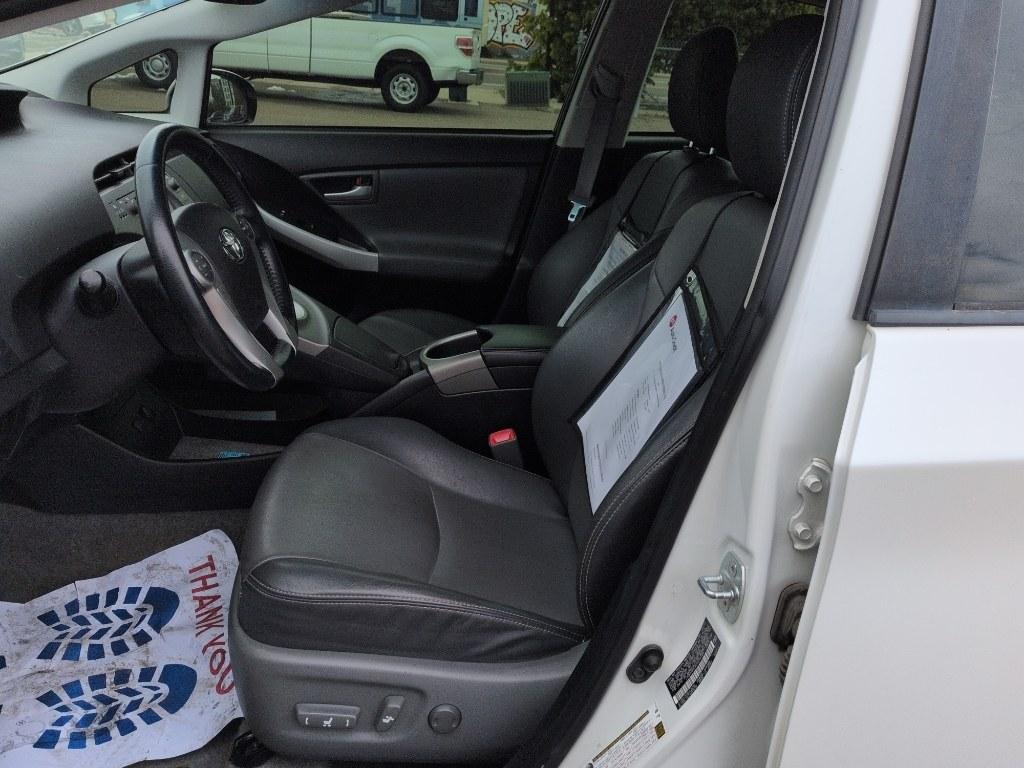 2013 WHITE Toyota Prius PRIUS III (JTDKN3DUXD5) with an 4 Cyl, 1.8L engine, Automatic transmission, located at 10890 W. Colfax Ave., Lakewood, CO, 80215, (303) 274-7692, 39.739914, -105.120132- Photo#9
