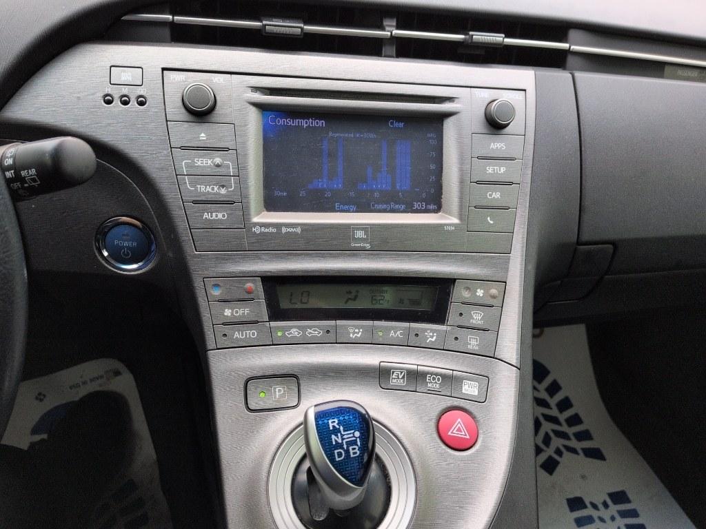 2013 WHITE Toyota Prius PRIUS III (JTDKN3DUXD5) with an 4 Cyl, 1.8L engine, Automatic transmission, located at 10890 W. Colfax Ave., Lakewood, CO, 80215, (303) 274-7692, 39.739914, -105.120132- Photo#12