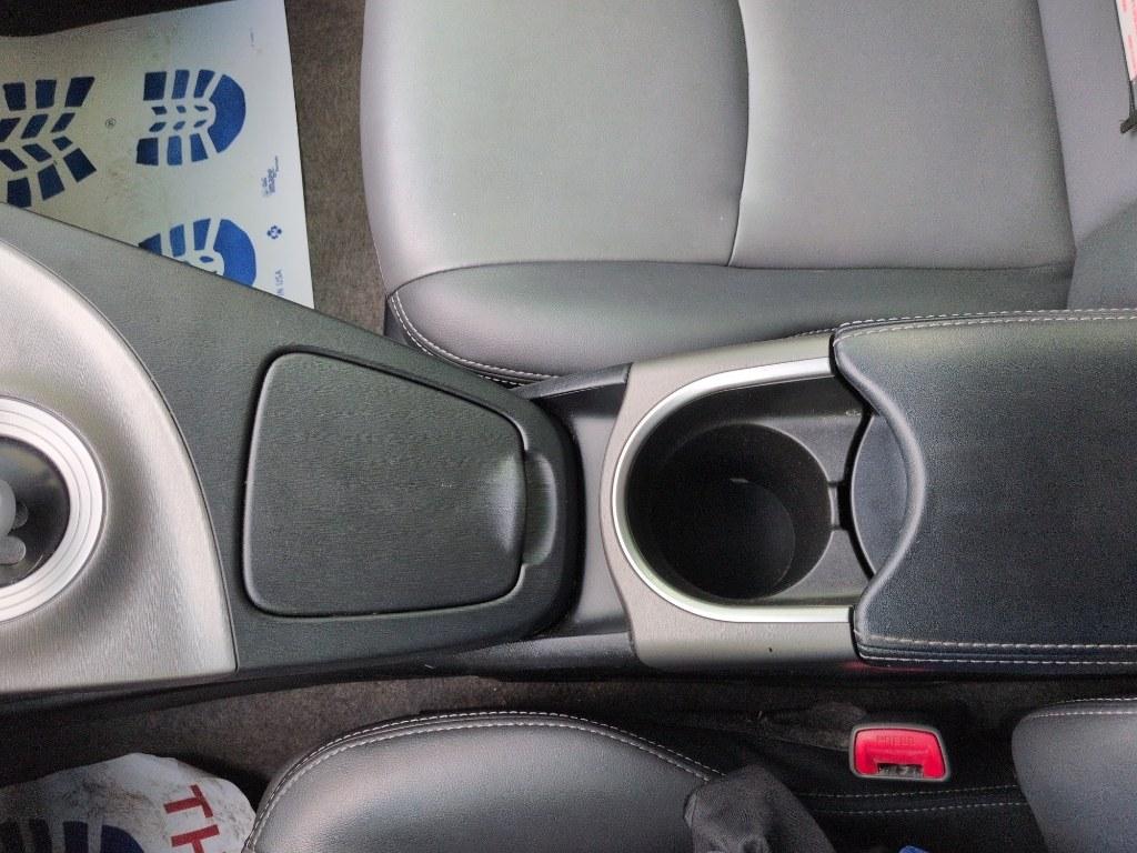 2013 WHITE Toyota Prius PRIUS III (JTDKN3DUXD5) with an 4 Cyl, 1.8L engine, Automatic transmission, located at 10890 W. Colfax Ave., Lakewood, CO, 80215, (303) 274-7692, 39.739914, -105.120132- Photo#13