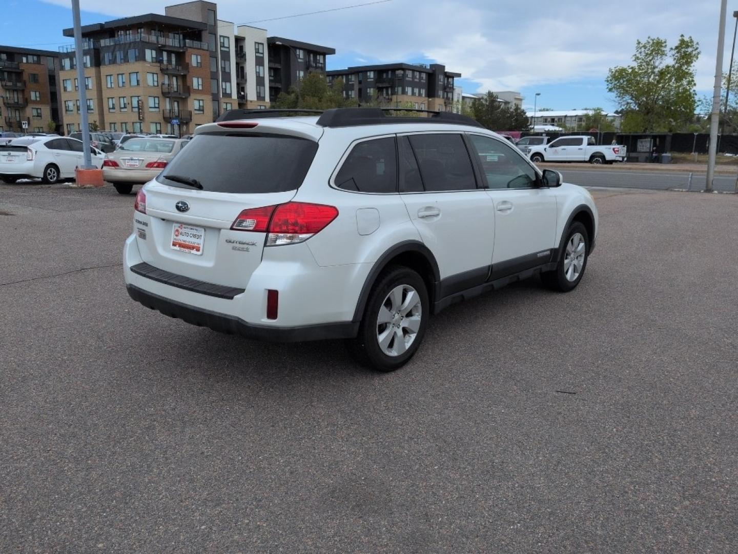 2011 WHITE Subaru Outback 2.5i Premium (4S4BRBGC6B3) with an 4 Cyl, 2.5L engine, Automatic transmission, located at 10890 W. Colfax Ave., Lakewood, CO, 80215, (303) 274-7692, 39.739914, -105.120132- Photo#4