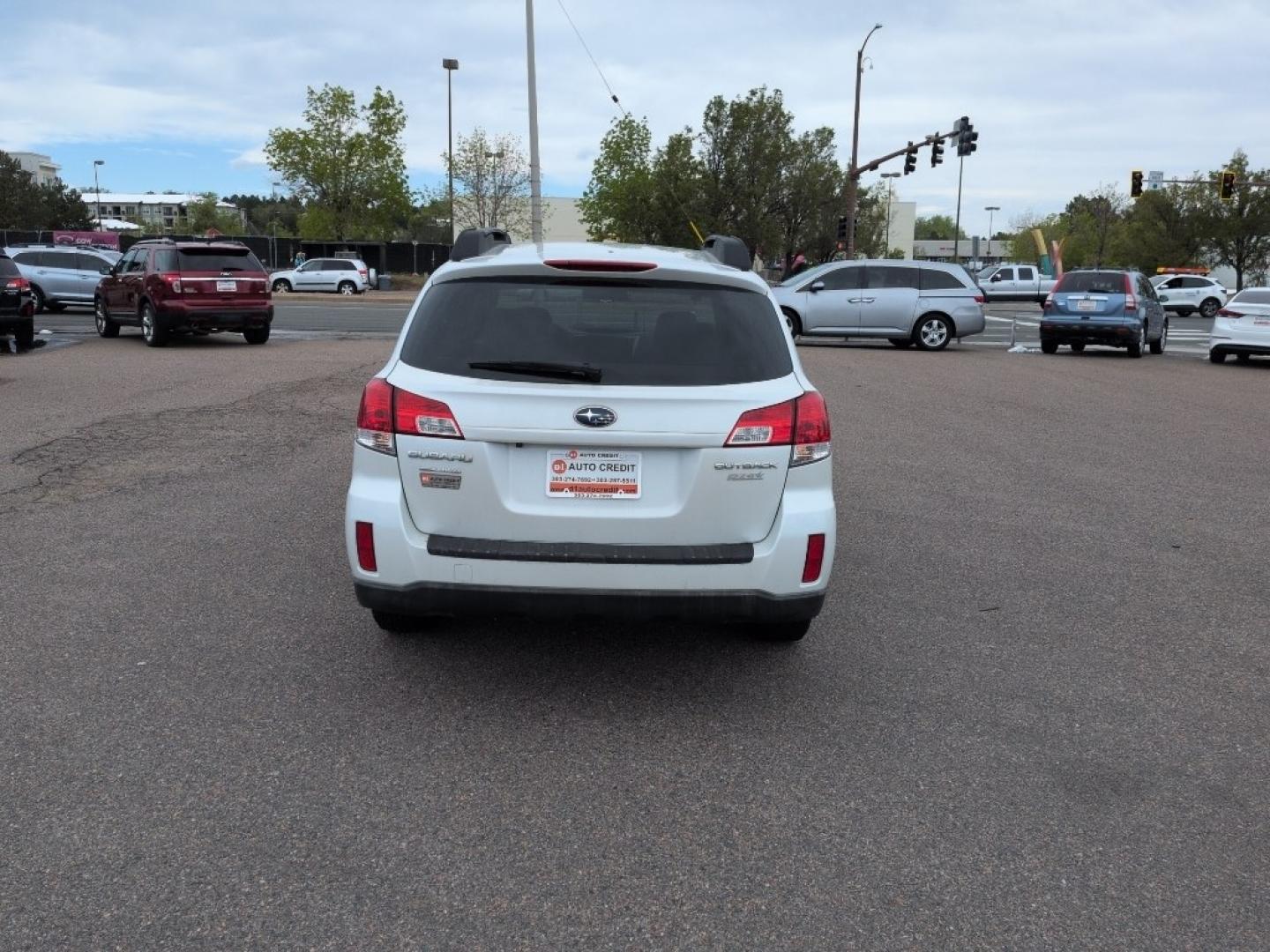 2011 WHITE Subaru Outback 2.5i Premium (4S4BRBGC6B3) with an 4 Cyl, 2.5L engine, Automatic transmission, located at 10890 W. Colfax Ave., Lakewood, CO, 80215, (303) 274-7692, 39.739914, -105.120132- Photo#5
