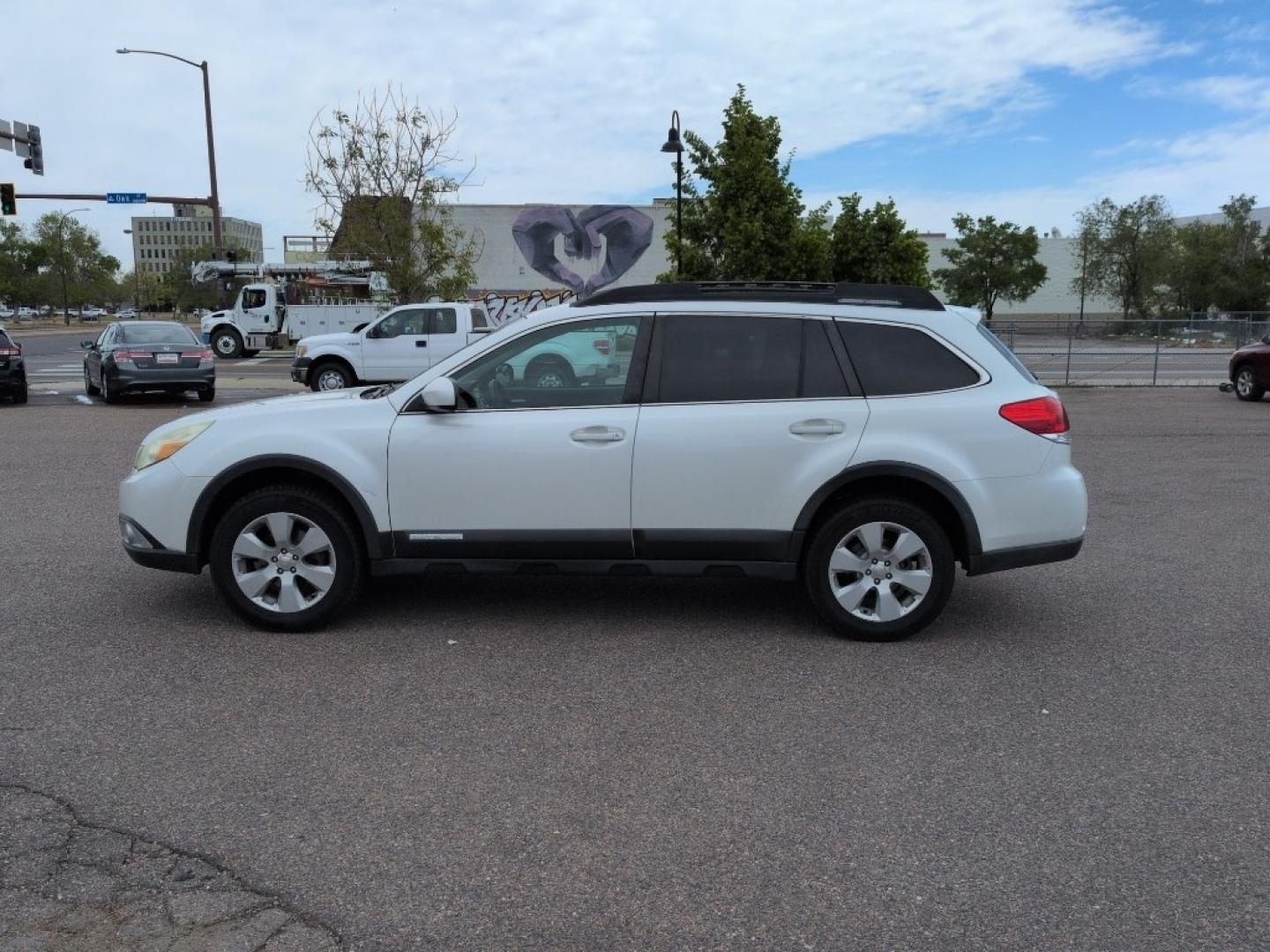 2011 WHITE Subaru Outback 2.5i Premium (4S4BRBGC6B3) with an 4 Cyl, 2.5L engine, Automatic transmission, located at 10890 W. Colfax Ave., Lakewood, CO, 80215, (303) 274-7692, 39.739914, -105.120132- Photo#7