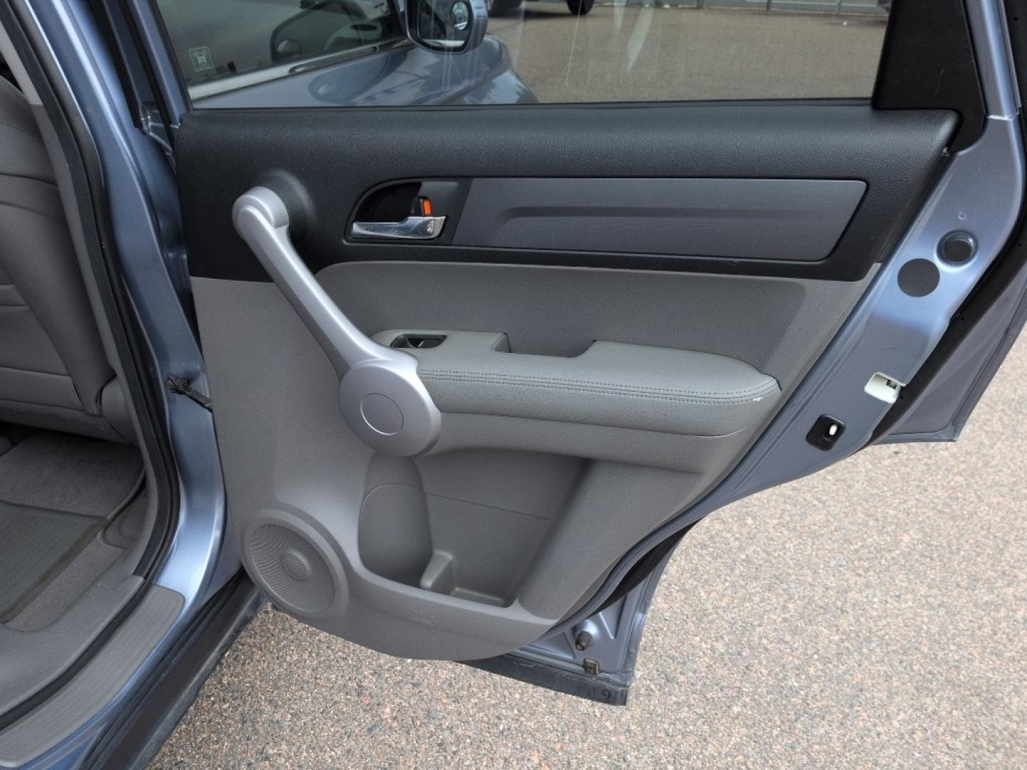 2007 BLUE Honda CR-V EX-L (JHLRE48787C) with an 4 Cyl, 2.4L engine, Automatic transmission, located at 10890 W. Colfax Ave., Lakewood, CO, 80215, (303) 274-7692, 39.739914, -105.120132- Photo#20