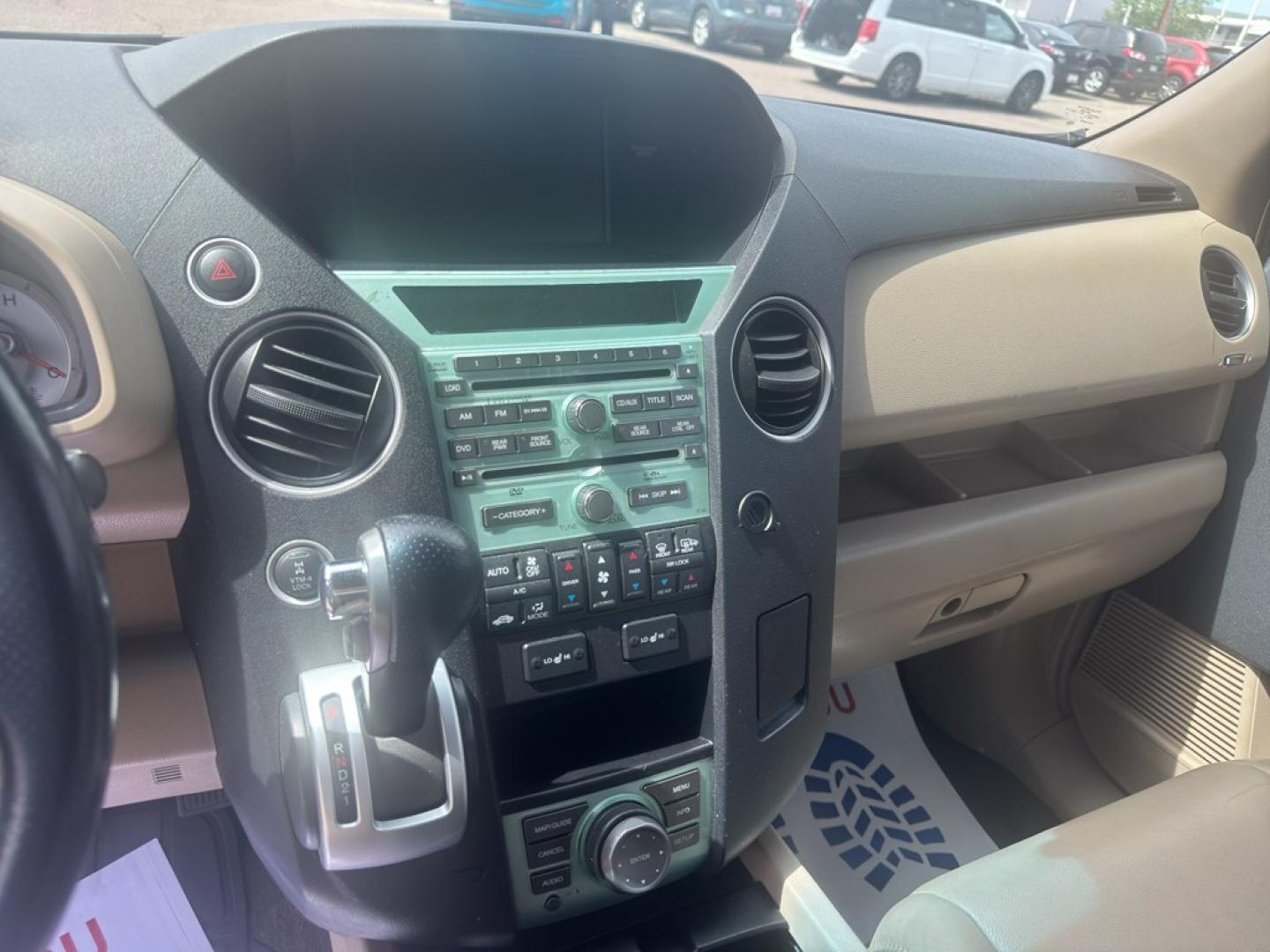 2009 BURGUNDY Honda Pilot Touring-RES (5FNYF48959B) with an V6, 3.5L engine, Automatic transmission, located at 10890 W. Colfax Ave., Lakewood, CO, 80215, (303) 274-7692, 39.739914, -105.120132- Photo#6