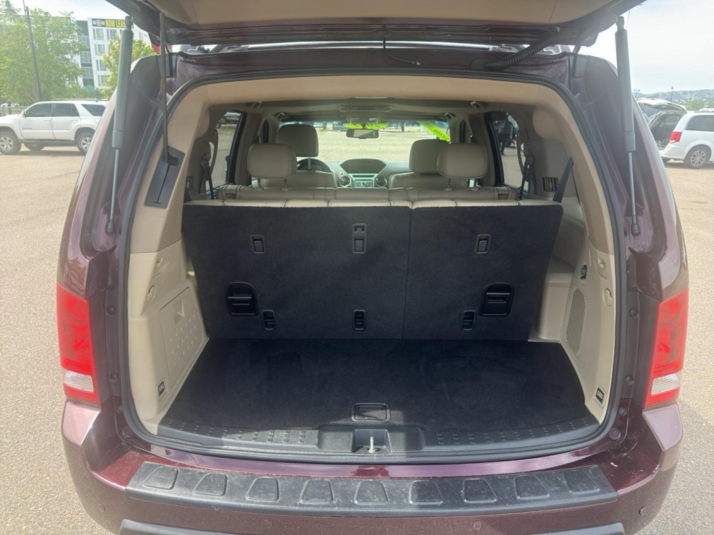 2009 BURGUNDY Honda Pilot Touring-RES (5FNYF48959B) with an V6, 3.5L engine, Automatic transmission, located at 10890 W. Colfax Ave., Lakewood, CO, 80215, (303) 274-7692, 39.739914, -105.120132- Photo#9