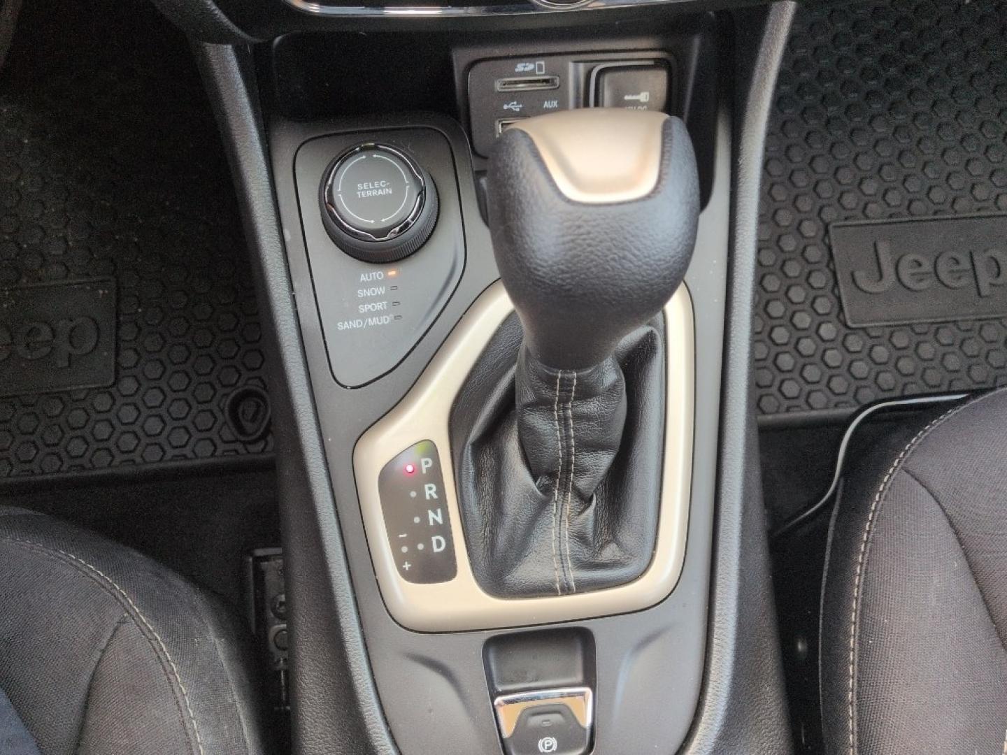 2015 GRAY Jeep Cherokee Latitude (1C4PJMCS8FW) with an V6, 3.2L engine, Automatic transmission, located at 10890 W. Colfax Ave., Lakewood, CO, 80215, (303) 274-7692, 39.739914, -105.120132- Photo#13
