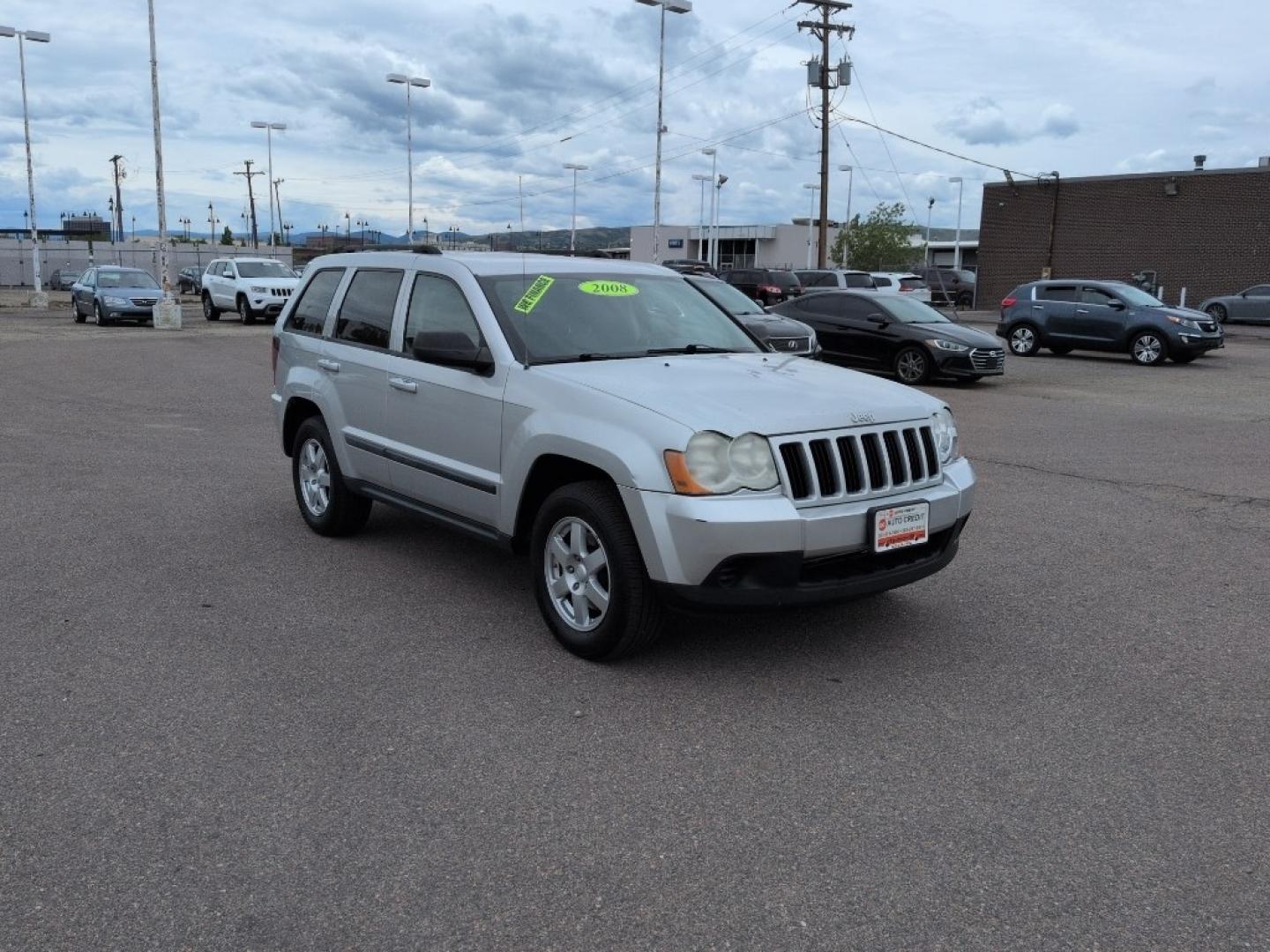 2008 SILVER Jeep Grand Cherokee Laredo (1J8GR48K28C) with an V6, 3.7L (225 CID) engine, Automatic transmission, located at 10890 W. Colfax Ave., Lakewood, CO, 80215, (303) 274-7692, 39.739914, -105.120132- Photo#2