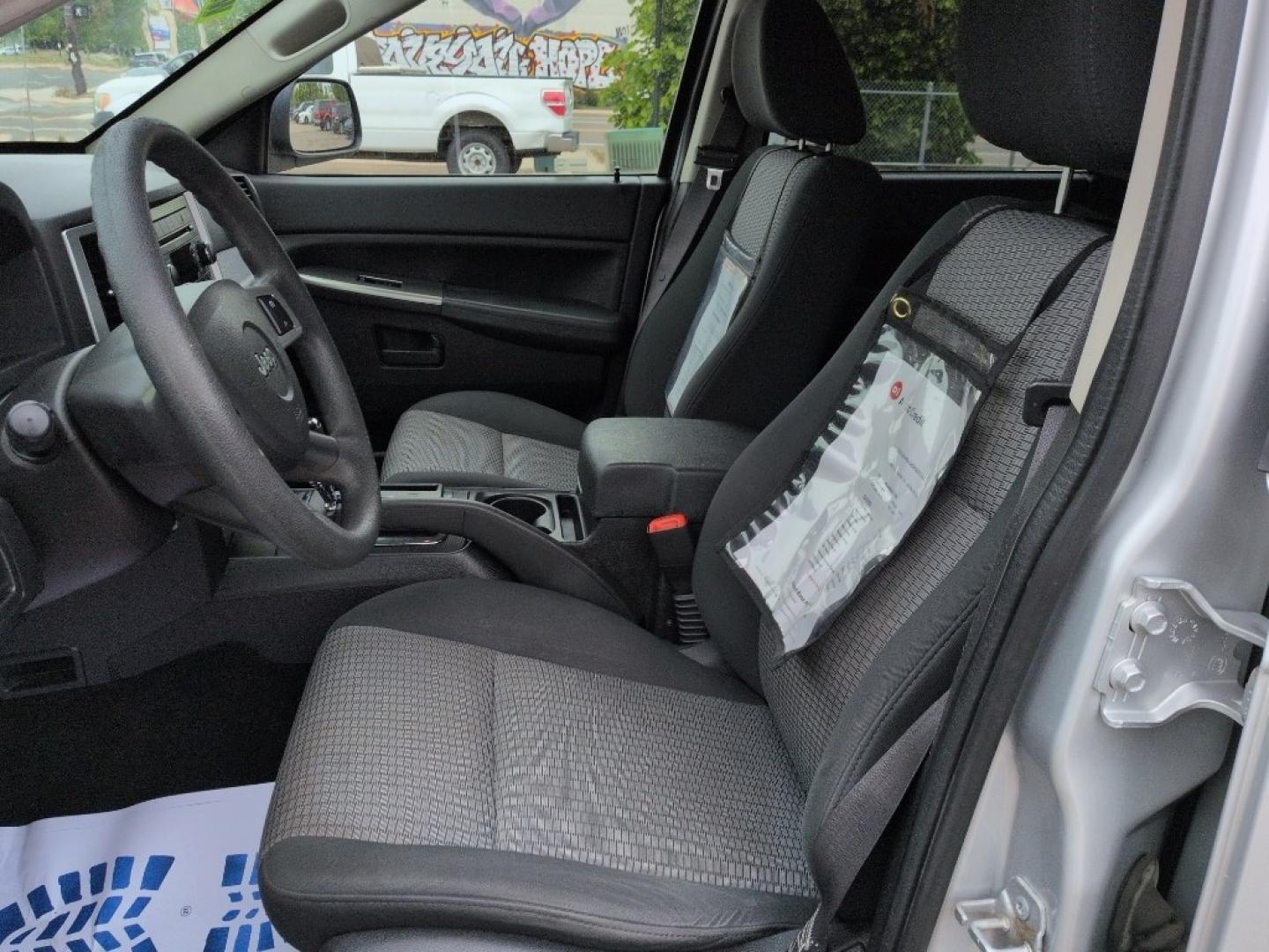 2008 SILVER Jeep Grand Cherokee Laredo (1J8GR48K28C) with an V6, 3.7L (225 CID) engine, Automatic transmission, located at 10890 W. Colfax Ave., Lakewood, CO, 80215, (303) 274-7692, 39.739914, -105.120132- Photo#9