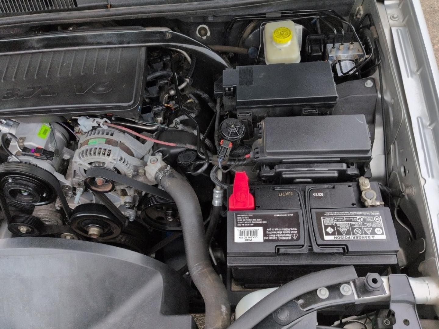 2008 SILVER Jeep Grand Cherokee Laredo (1J8GR48K28C) with an V6, 3.7L (225 CID) engine, Automatic transmission, located at 10890 W. Colfax Ave., Lakewood, CO, 80215, (303) 274-7692, 39.739914, -105.120132- Photo#25