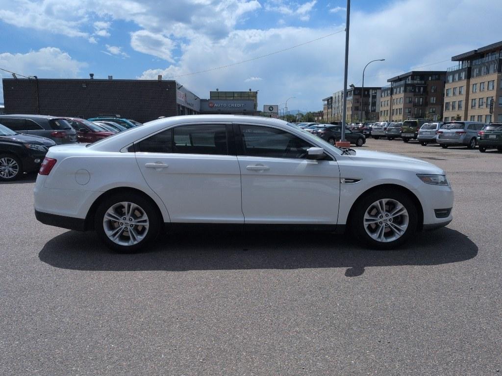2013 WHITE Ford Taurus SEL (1FAHP2E8XDG) with an V6, 3.5L engine, Automatic transmission, located at 10890 W. Colfax Ave., Lakewood, CO, 80215, (303) 274-7692, 39.739914, -105.120132- Photo#3
