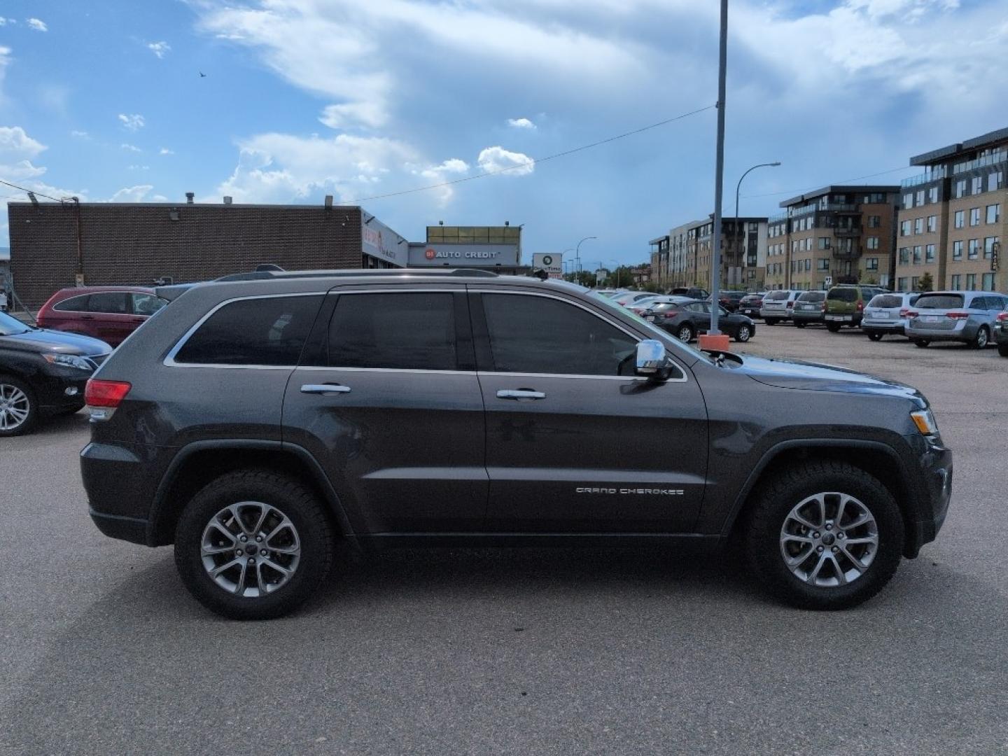 2016 GRAY Jeep Grand Cherokee LIMITED 4WD (1C4RJFBG6GC) with an V6, 3.6L engine, Automatic transmission, located at 10890 W. Colfax Ave., Lakewood, CO, 80215, (303) 274-7692, 39.739914, -105.120132- Photo#3