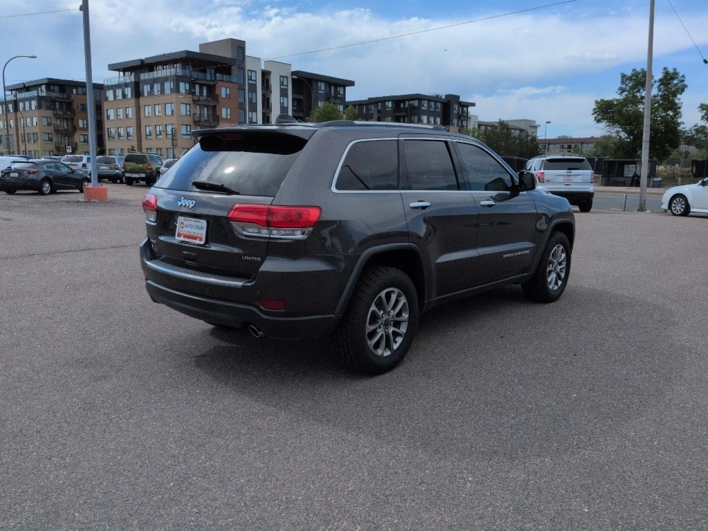 2016 GRAY Jeep Grand Cherokee LIMITED 4WD (1C4RJFBG6GC) with an V6, 3.6L engine, Automatic transmission, located at 10890 W. Colfax Ave., Lakewood, CO, 80215, (303) 274-7692, 39.739914, -105.120132- Photo#4