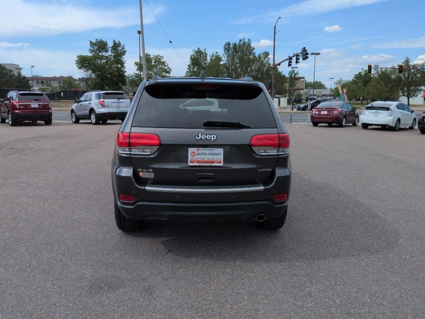 2016 GRAY Jeep Grand Cherokee LIMITED 4WD (1C4RJFBG6GC) with an V6, 3.6L engine, Automatic transmission, located at 10890 W. Colfax Ave., Lakewood, CO, 80215, (303) 274-7692, 39.739914, -105.120132- Photo#5