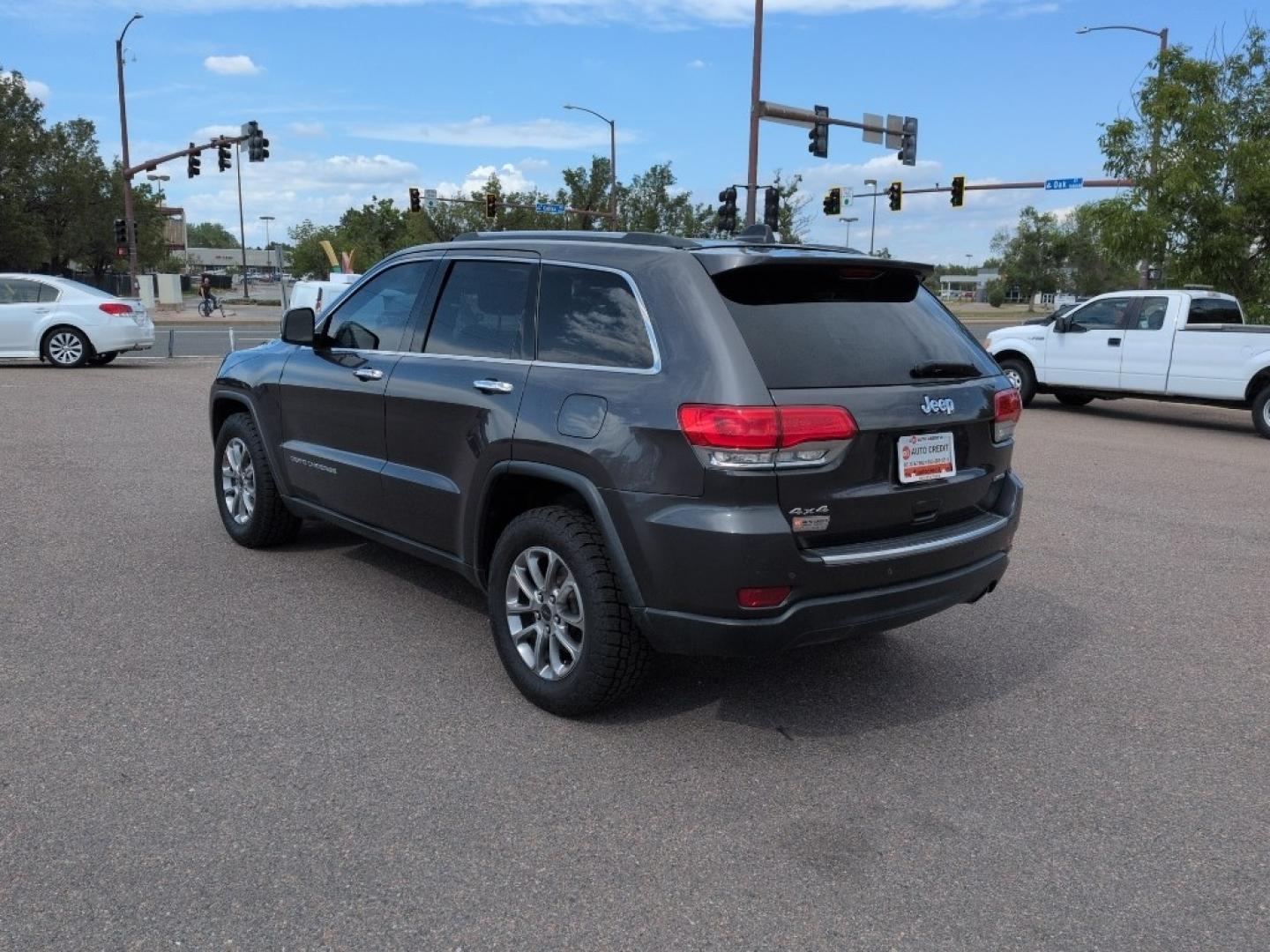 2016 GRAY Jeep Grand Cherokee LIMITED 4WD (1C4RJFBG6GC) with an V6, 3.6L engine, Automatic transmission, located at 10890 W. Colfax Ave., Lakewood, CO, 80215, (303) 274-7692, 39.739914, -105.120132- Photo#6