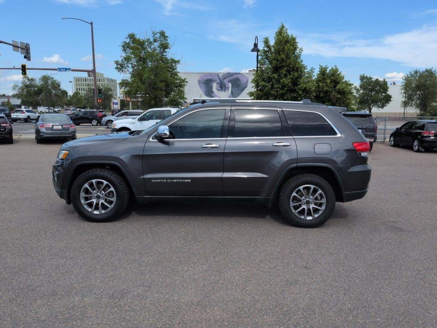 2016 GRAY Jeep Grand Cherokee LIMITED 4WD (1C4RJFBG6GC) with an V6, 3.6L engine, Automatic transmission, located at 10890 W. Colfax Ave., Lakewood, CO, 80215, (303) 274-7692, 39.739914, -105.120132- Photo#7