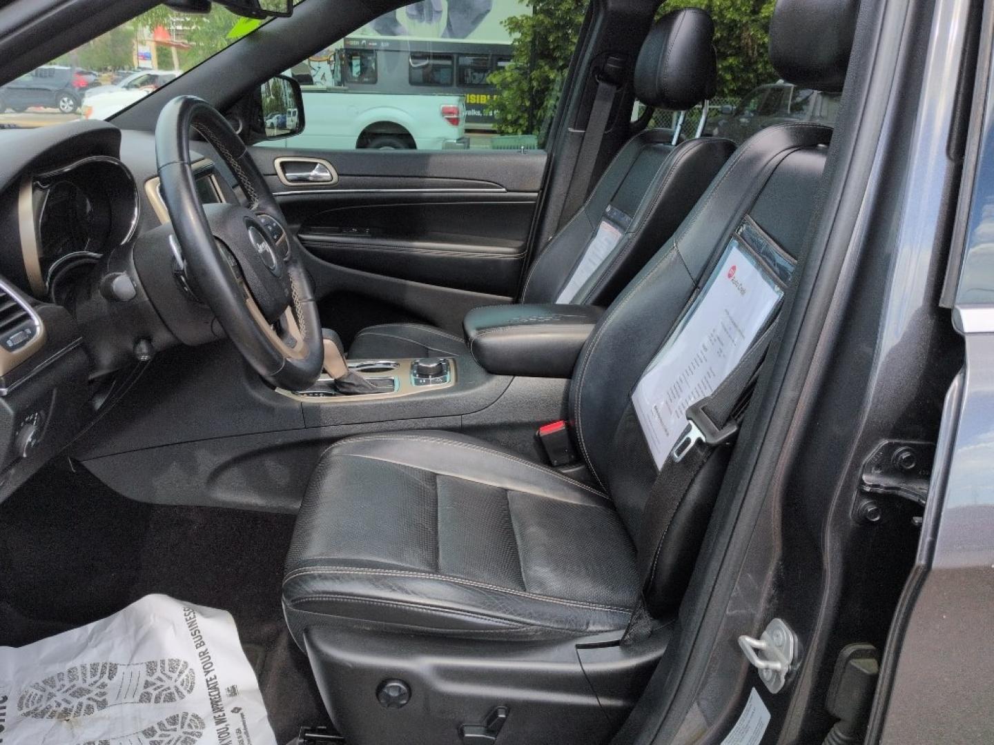 2016 GRAY Jeep Grand Cherokee LIMITED 4WD (1C4RJFBG6GC) with an V6, 3.6L engine, Automatic transmission, located at 10890 W. Colfax Ave., Lakewood, CO, 80215, (303) 274-7692, 39.739914, -105.120132- Photo#9