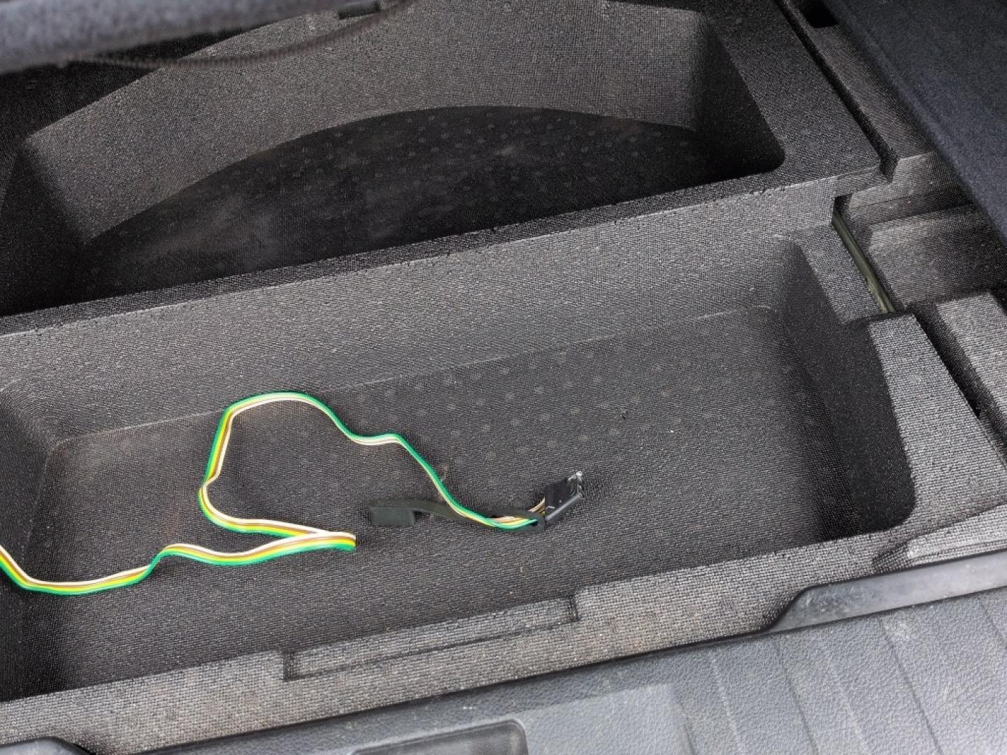 2010 GREEN Subaru Outback 2.5i Premium (4S4BRBBC7A3) with an 4 Cyl, 2.5L engine, Automatic transmission, located at 10890 W. Colfax Ave., Lakewood, CO, 80215, (303) 274-7692, 39.739914, -105.120132- Photo#21