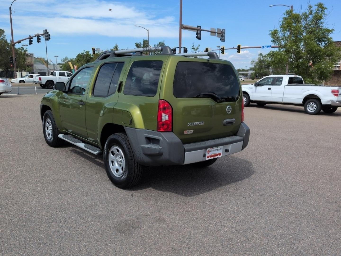 2011 GREEN Nissan Xterra X 4WD (5N1AN0NW1BC) with an V6, 4.0L engine, Automatic transmission, located at 10890 W. Colfax Ave., Lakewood, CO, 80215, (303) 274-7692, 39.739914, -105.120132- Photo#6