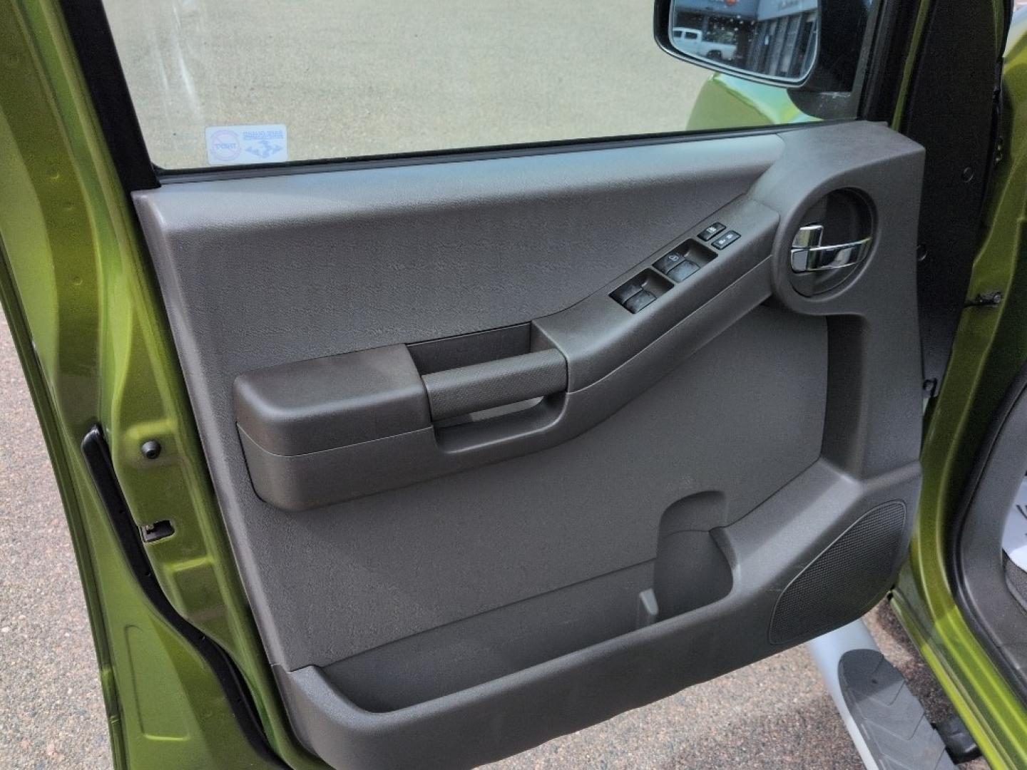 2011 GREEN Nissan Xterra X 4WD (5N1AN0NW1BC) with an V6, 4.0L engine, Automatic transmission, located at 10890 W. Colfax Ave., Lakewood, CO, 80215, (303) 274-7692, 39.739914, -105.120132- Photo#8
