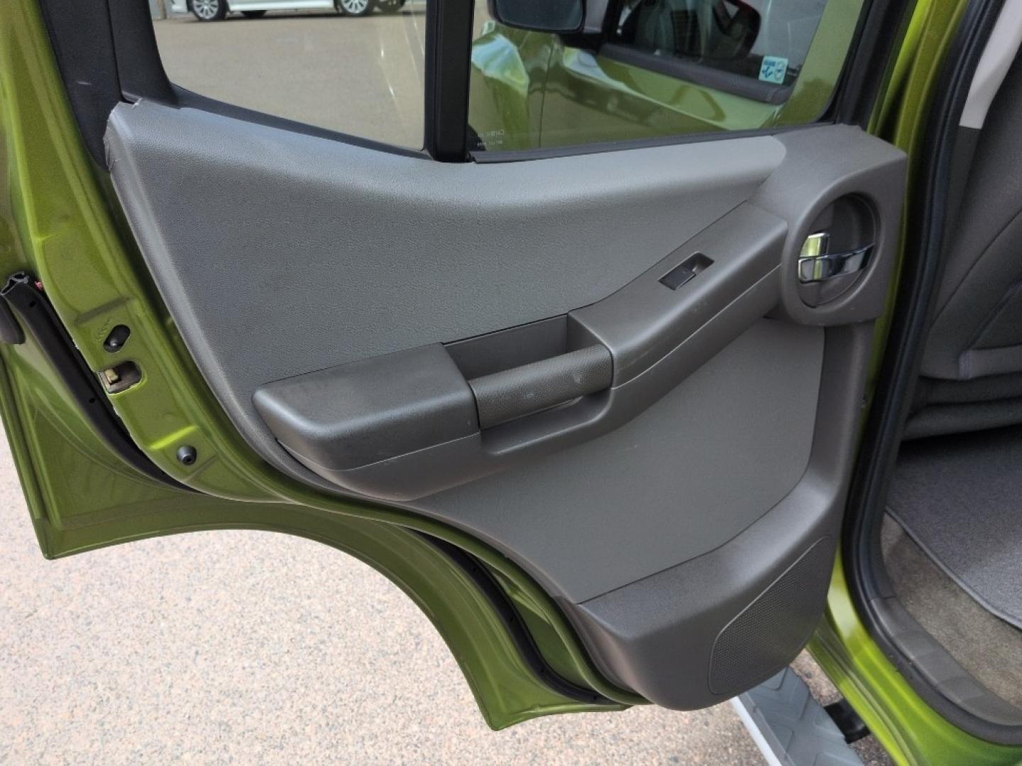 2011 GREEN Nissan Xterra X 4WD (5N1AN0NW1BC) with an V6, 4.0L engine, Automatic transmission, located at 10890 W. Colfax Ave., Lakewood, CO, 80215, (303) 274-7692, 39.739914, -105.120132- Photo#14