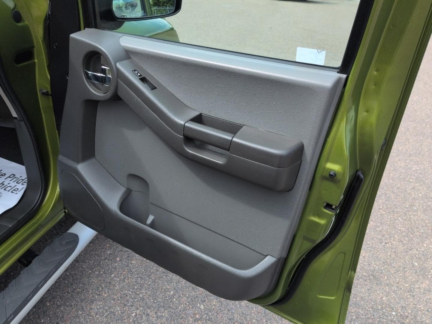 2011 GREEN Nissan Xterra X 4WD (5N1AN0NW1BC) with an V6, 4.0L engine, Automatic transmission, located at 10890 W. Colfax Ave., Lakewood, CO, 80215, (303) 274-7692, 39.739914, -105.120132- Photo#16