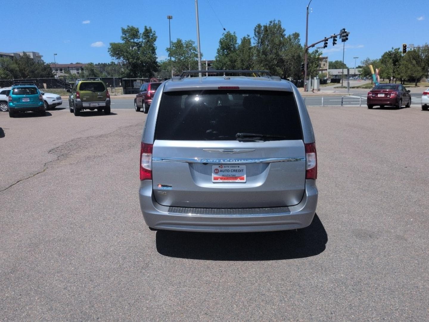 2016 SILVER Chrysler Town and Country Touring (2C4RC1BG5GR) with an V6, 3.6L engine, Automatic transmission, located at 10890 W. Colfax Ave., Lakewood, CO, 80215, (303) 274-7692, 39.739914, -105.120132- Photo#5