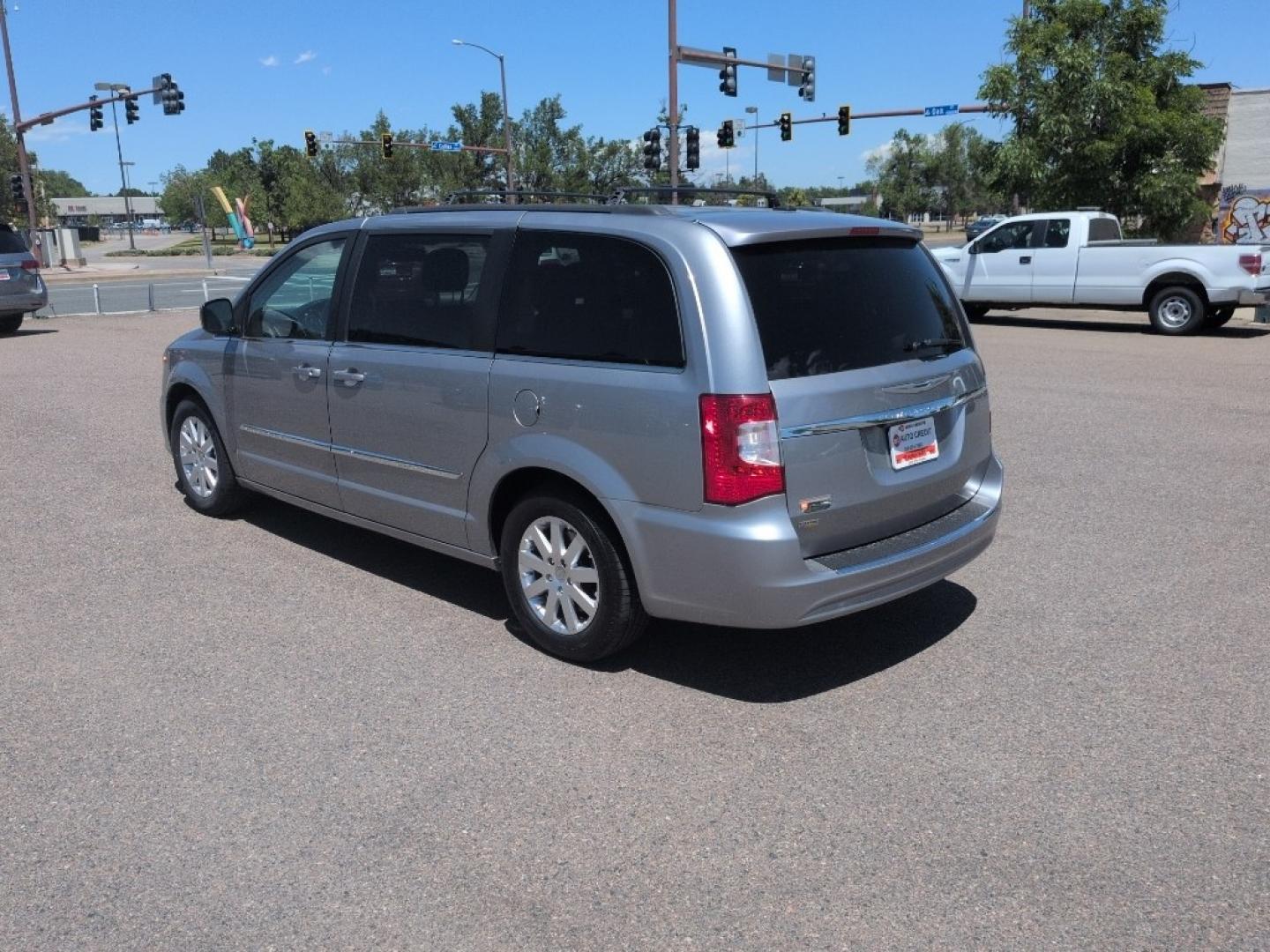 2016 SILVER Chrysler Town and Country Touring (2C4RC1BG5GR) with an V6, 3.6L engine, Automatic transmission, located at 10890 W. Colfax Ave., Lakewood, CO, 80215, (303) 274-7692, 39.739914, -105.120132- Photo#6