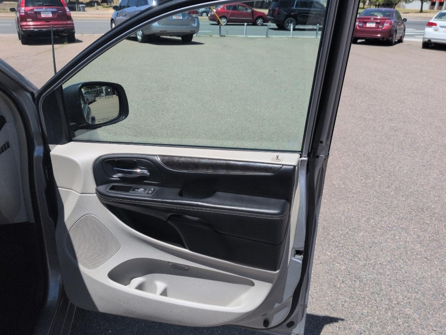 2016 SILVER Chrysler Town and Country Touring (2C4RC1BG5GR) with an V6, 3.6L engine, Automatic transmission, located at 10890 W. Colfax Ave., Lakewood, CO, 80215, (303) 274-7692, 39.739914, -105.120132- Photo#15