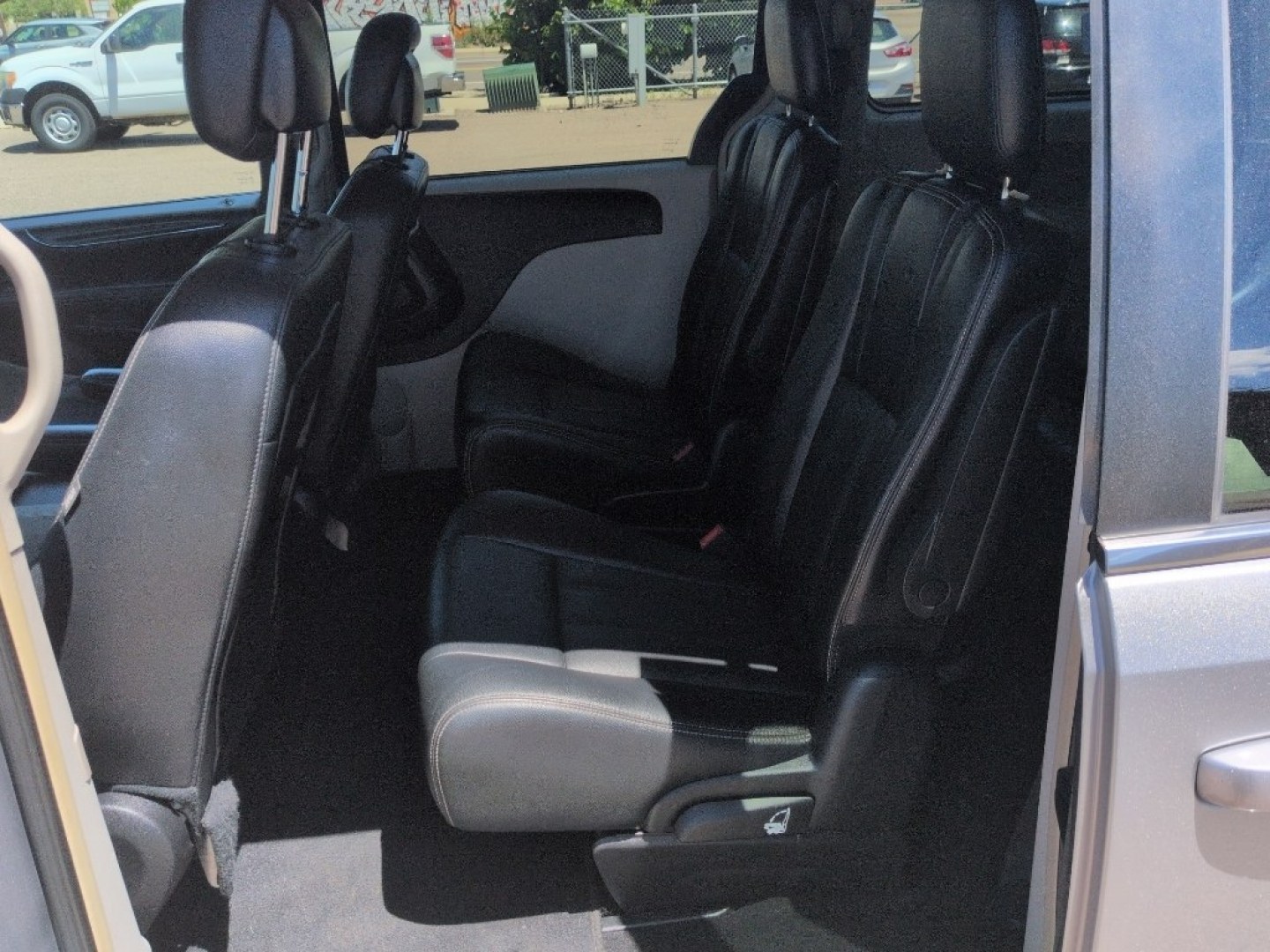 2016 SILVER Chrysler Town and Country Touring (2C4RC1BG5GR) with an V6, 3.6L engine, Automatic transmission, located at 10890 W. Colfax Ave., Lakewood, CO, 80215, (303) 274-7692, 39.739914, -105.120132- Photo#17