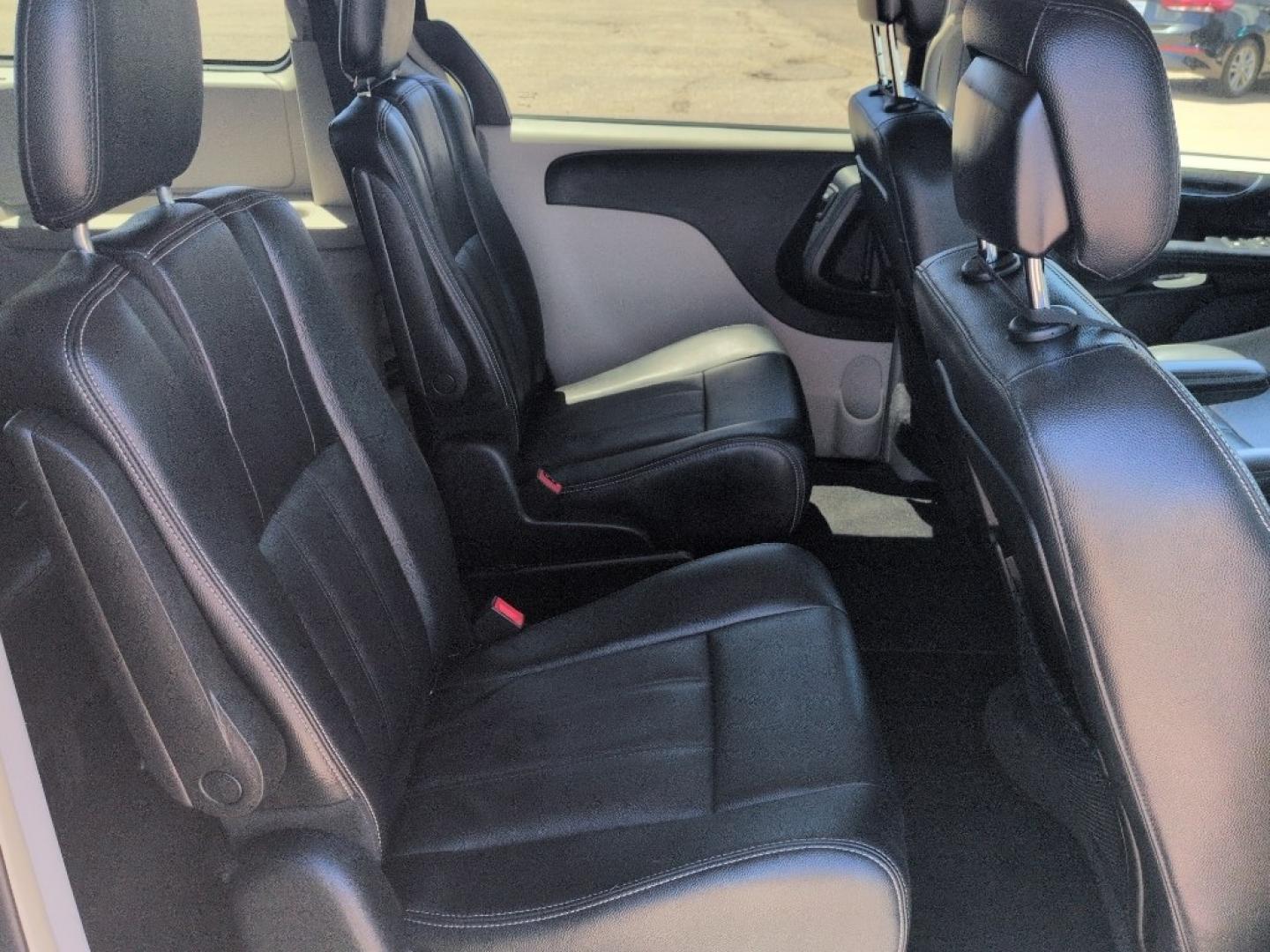 2016 SILVER Chrysler Town and Country Touring (2C4RC1BG5GR) with an V6, 3.6L engine, Automatic transmission, located at 10890 W. Colfax Ave., Lakewood, CO, 80215, (303) 274-7692, 39.739914, -105.120132- Photo#18