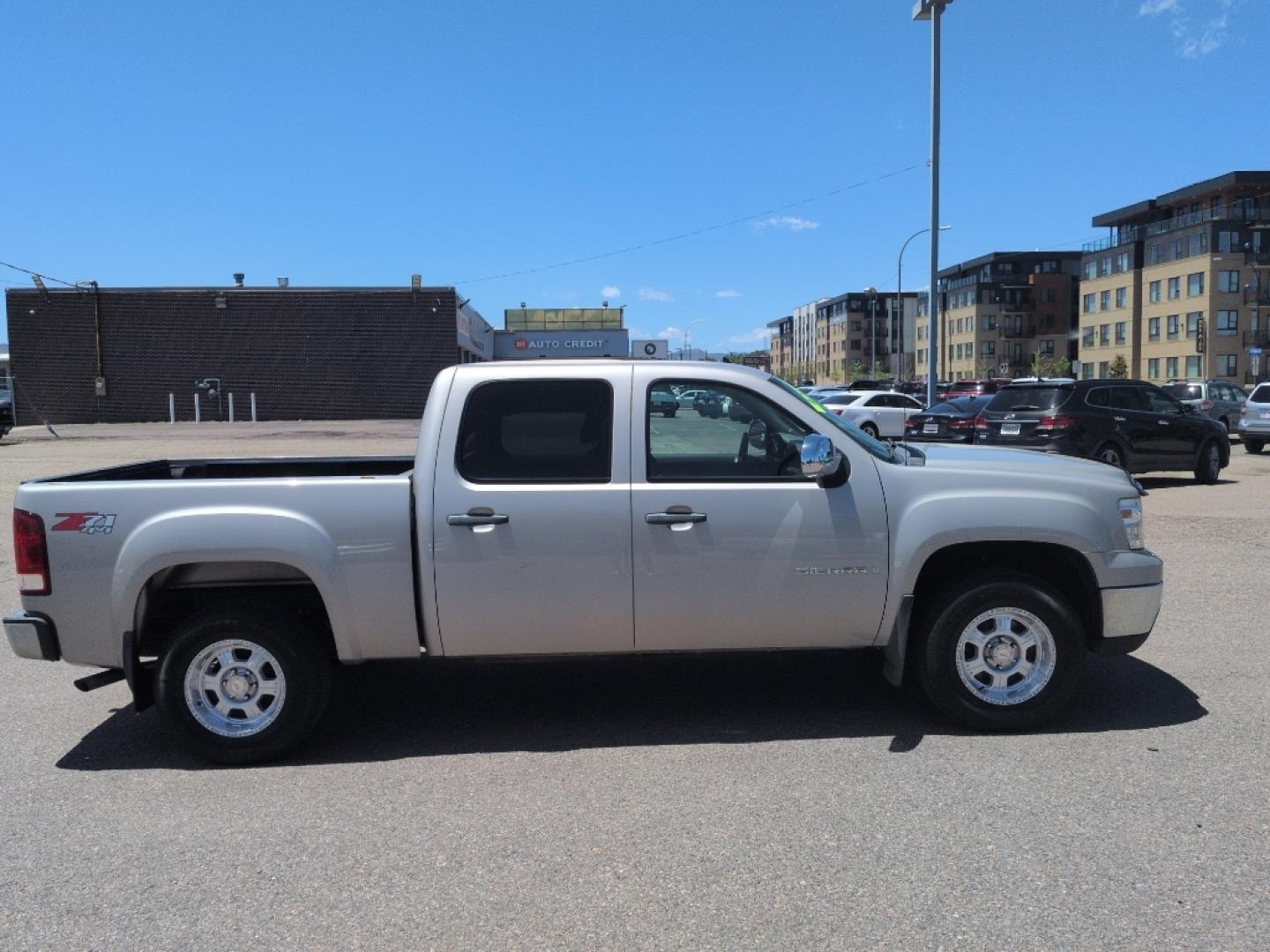 2009 SILVER GMC Sierra SLE (3GTEK23389G) with an V8, 5.3L engine, Automatic transmission, located at 10890 W. Colfax Ave., Lakewood, CO, 80215, (303) 274-7692, 39.739914, -105.120132- Photo#3