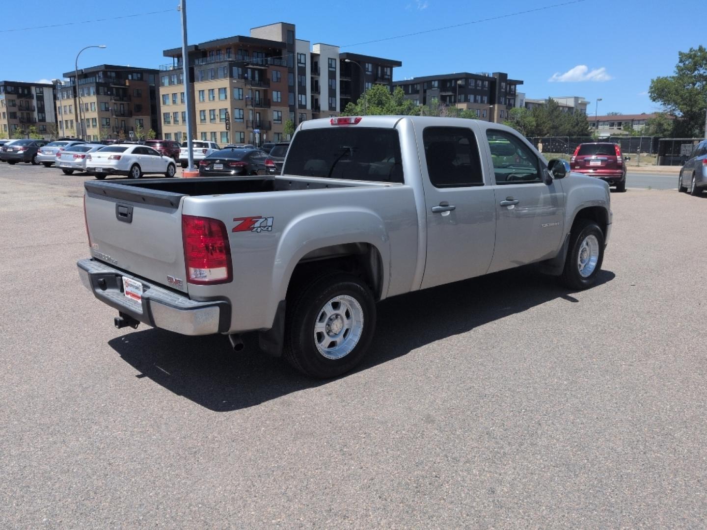 2009 SILVER GMC Sierra SLE (3GTEK23389G) with an V8, 5.3L engine, Automatic transmission, located at 10890 W. Colfax Ave., Lakewood, CO, 80215, (303) 274-7692, 39.739914, -105.120132- Photo#4