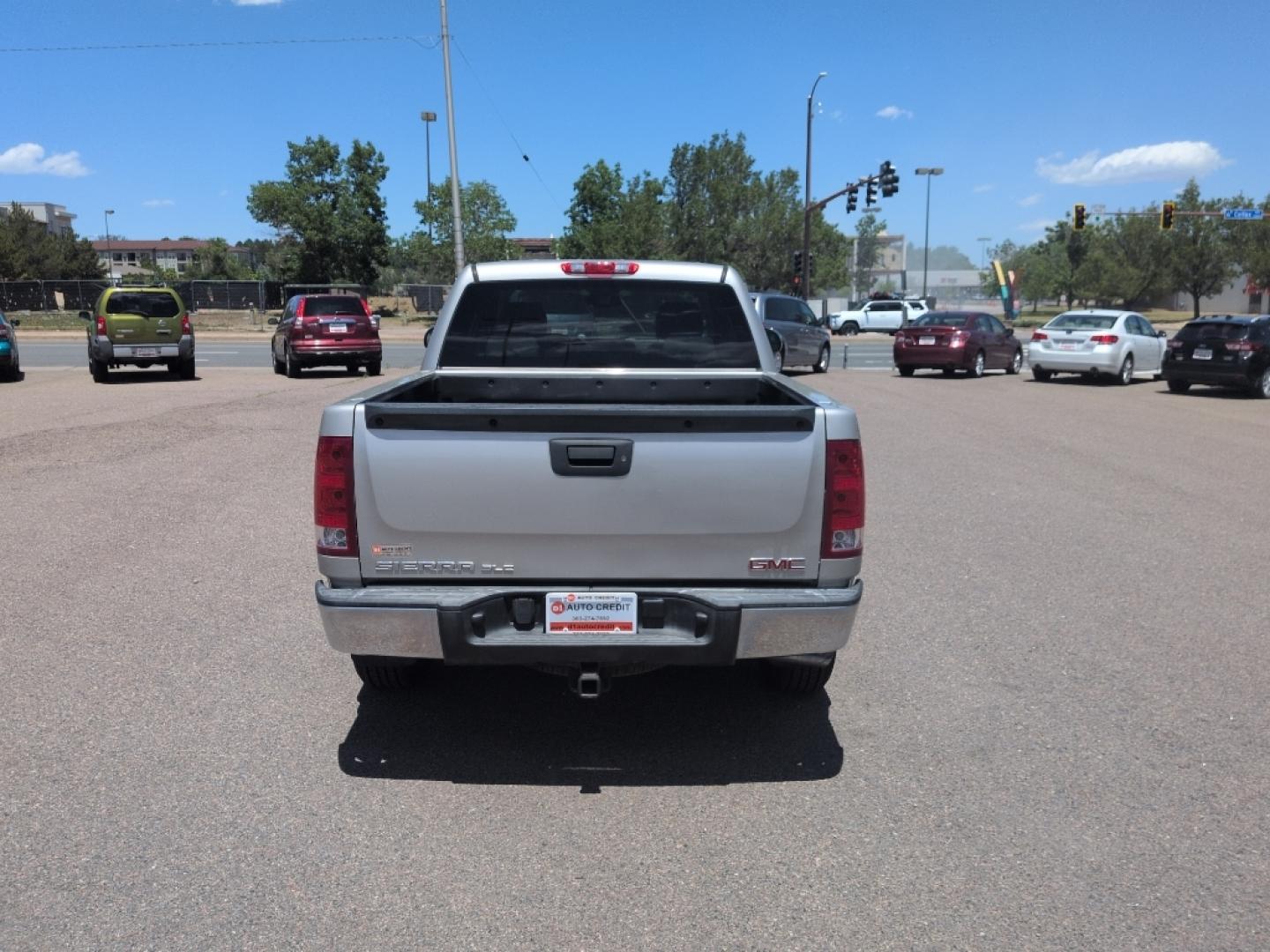 2009 SILVER GMC Sierra SLE (3GTEK23389G) with an V8, 5.3L engine, Automatic transmission, located at 10890 W. Colfax Ave., Lakewood, CO, 80215, (303) 274-7692, 39.739914, -105.120132- Photo#5
