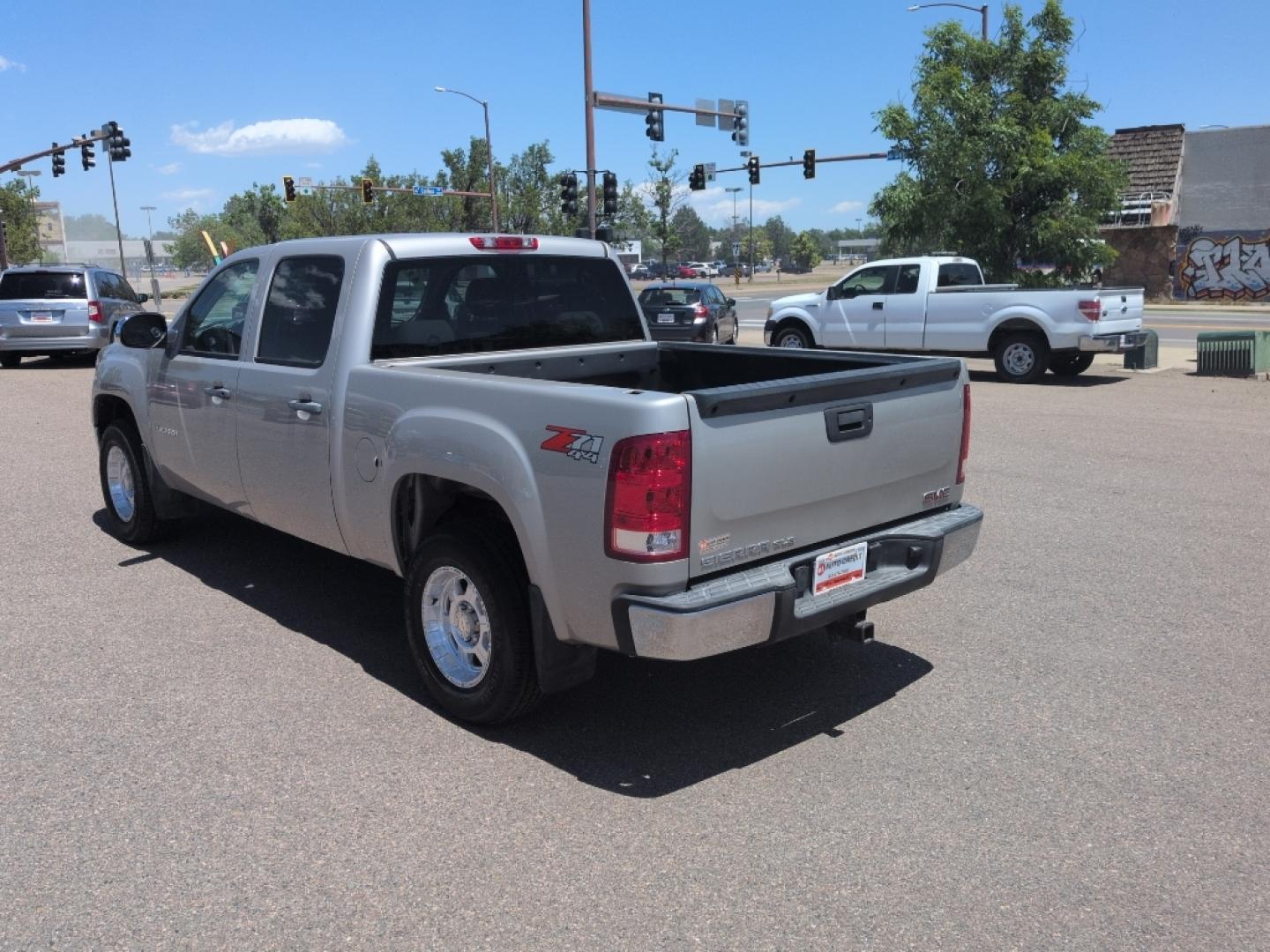 2009 SILVER GMC Sierra SLE (3GTEK23389G) with an V8, 5.3L engine, Automatic transmission, located at 10890 W. Colfax Ave., Lakewood, CO, 80215, (303) 274-7692, 39.739914, -105.120132- Photo#6