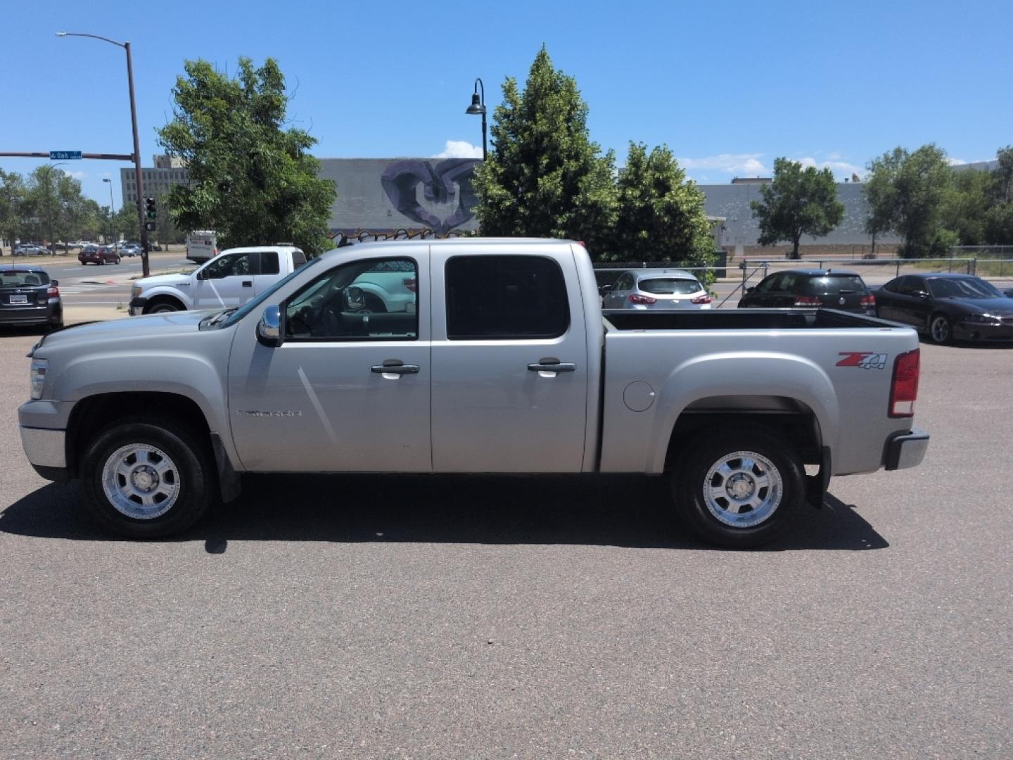 2009 SILVER GMC Sierra SLE (3GTEK23389G) with an V8, 5.3L engine, Automatic transmission, located at 10890 W. Colfax Ave., Lakewood, CO, 80215, (303) 274-7692, 39.739914, -105.120132- Photo#7