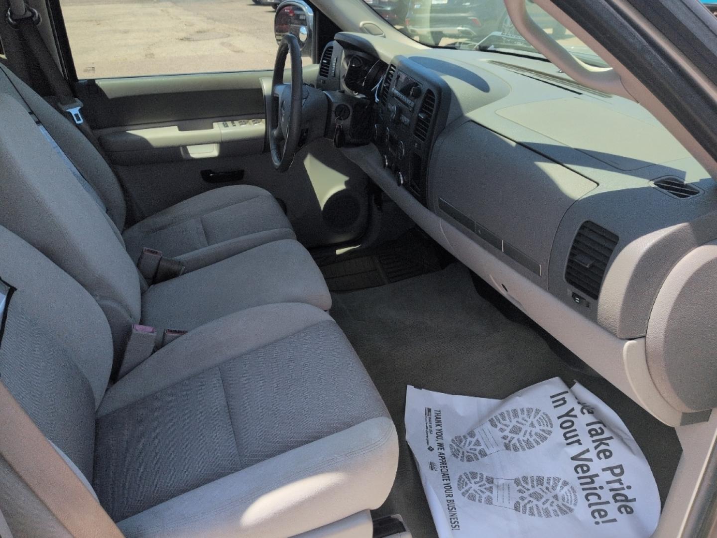 2009 SILVER GMC Sierra SLE (3GTEK23389G) with an V8, 5.3L engine, Automatic transmission, located at 10890 W. Colfax Ave., Lakewood, CO, 80215, (303) 274-7692, 39.739914, -105.120132- Photo#15