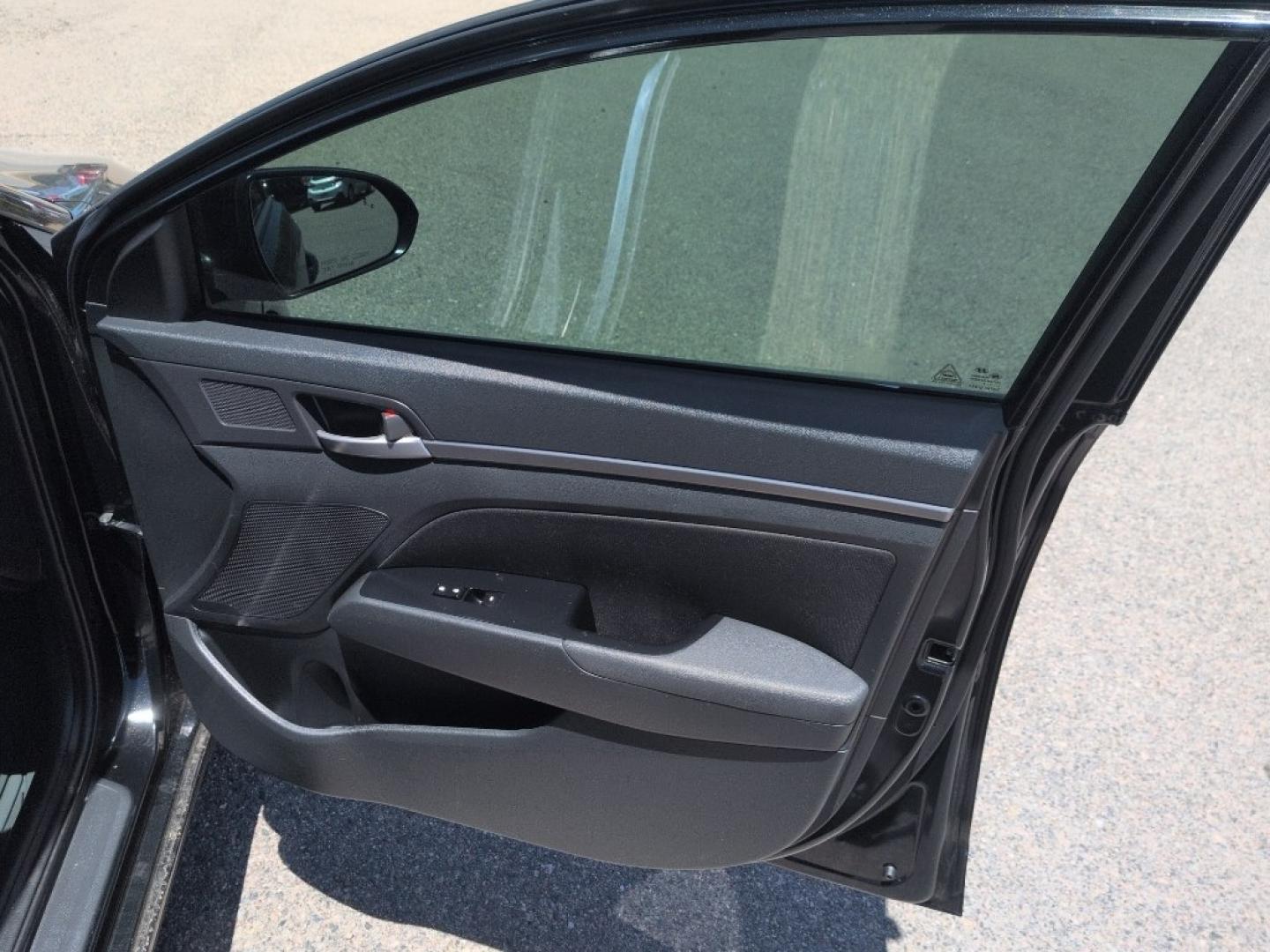 2018 BLACK Hyundai Elantra LIMITED (5NPD84LF8JH) with an 4 Cyl, 2.0L engine, Automatic transmission, located at 10890 W. Colfax Ave., Lakewood, CO, 80215, (303) 274-7692, 39.739914, -105.120132- Photo#15