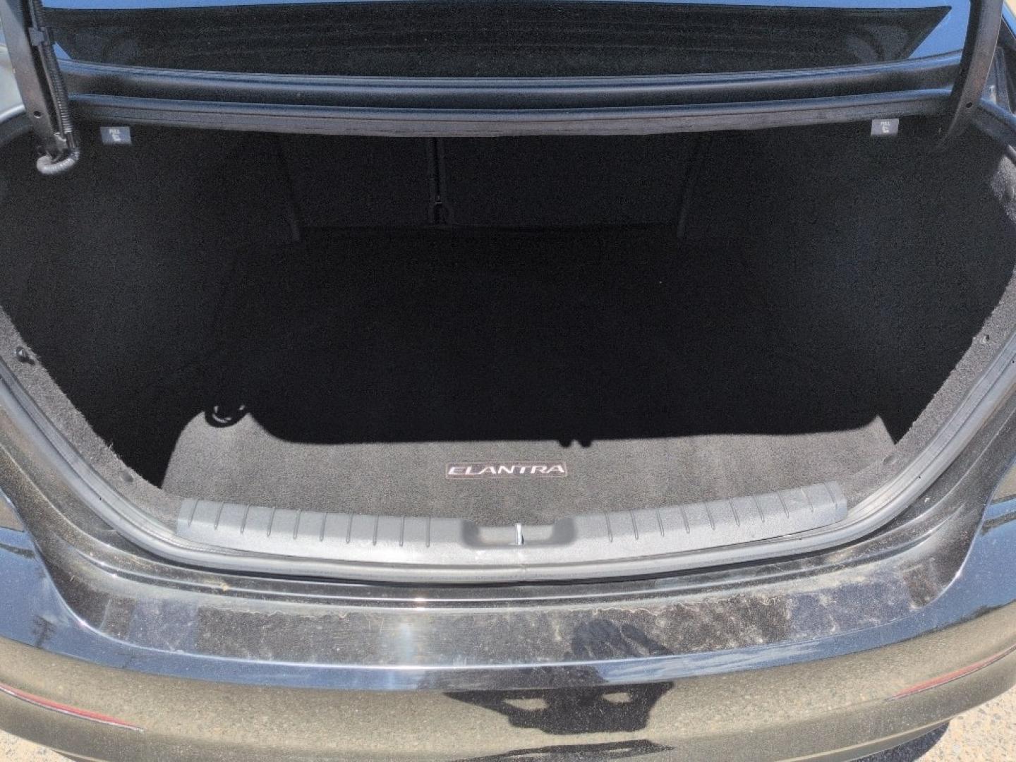 2018 BLACK Hyundai Elantra LIMITED (5NPD84LF8JH) with an 4 Cyl, 2.0L engine, Automatic transmission, located at 10890 W. Colfax Ave., Lakewood, CO, 80215, (303) 274-7692, 39.739914, -105.120132- Photo#21